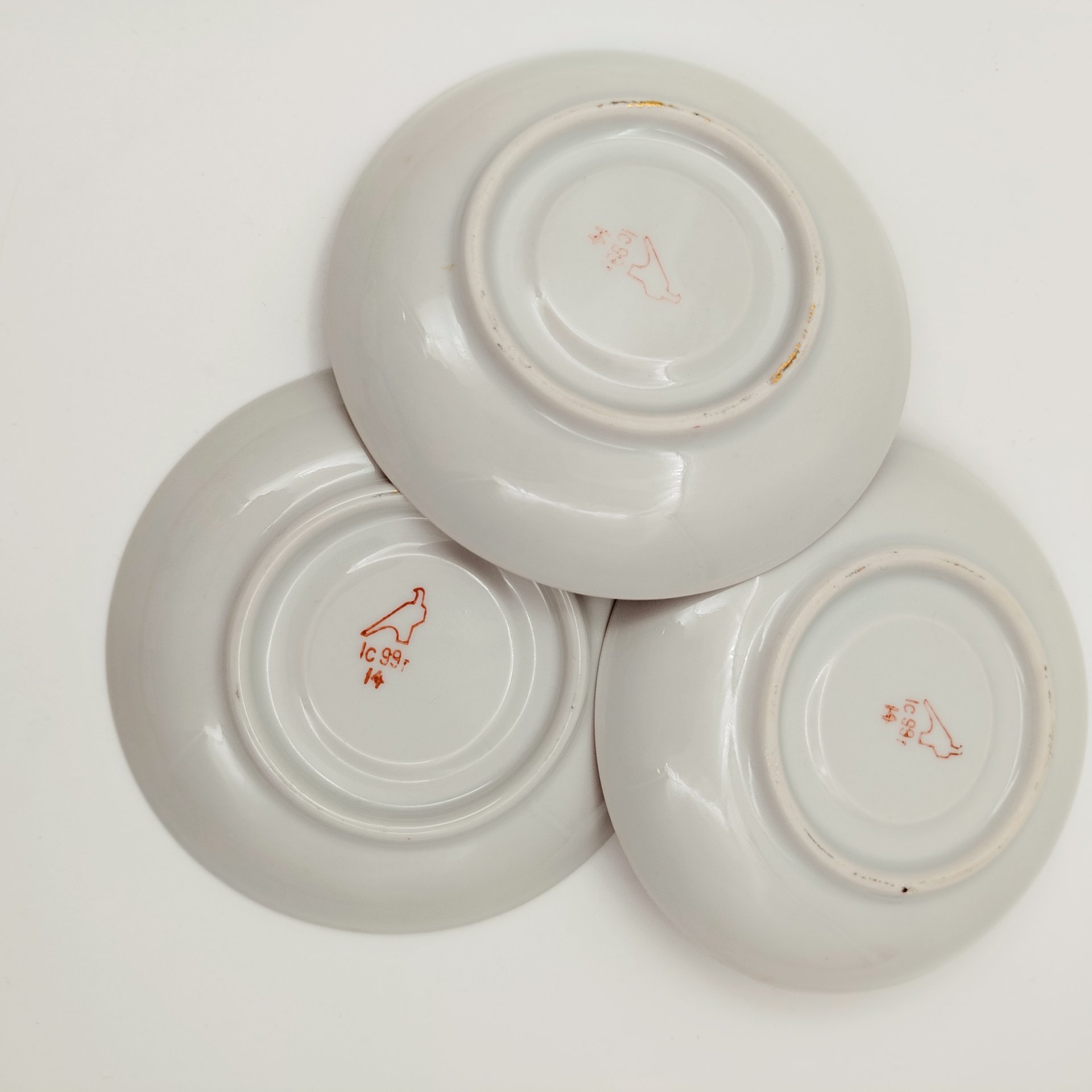 Набор кофейных пар на три персоны с цветочным декором