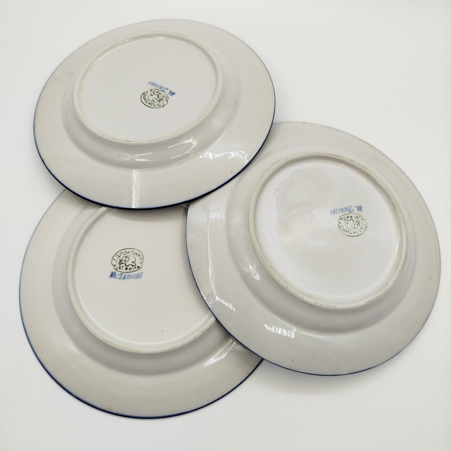 Набор из 3-х обеденных тарелок с цветочным декором, ав. Пятнова, фарфор, роспись, Гжельская фарфоровая мануфактура «Галактика», Российская Федерация, 1991-2015 гг.