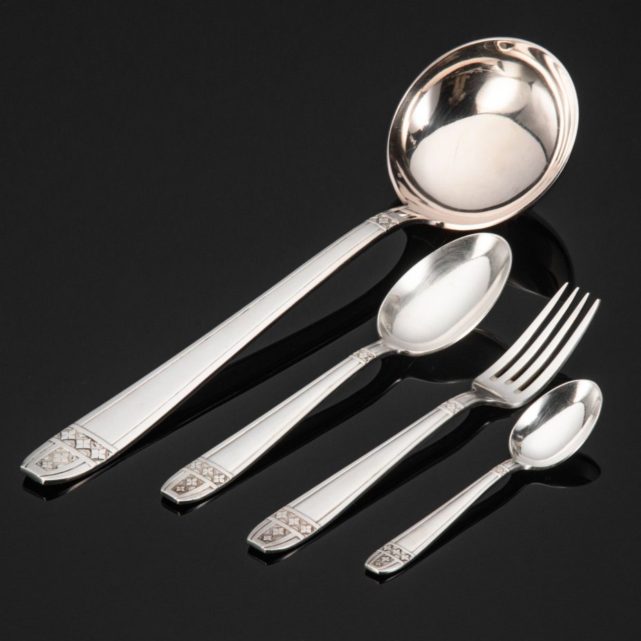 Набор столовых приборов на 12 персон (37 предметов)