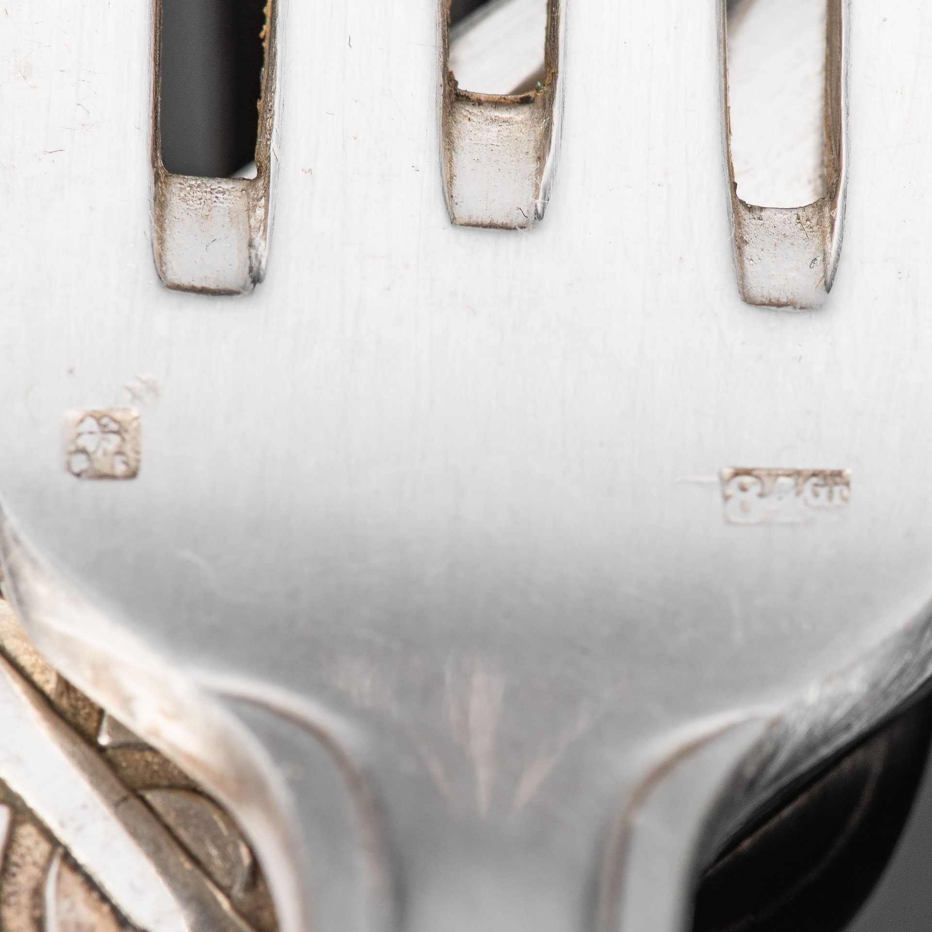 Набор столовых приборов на 12 персон (37 предметов), металл, серебрение, латунь, кожа, Франция, 1950-1970 гг.