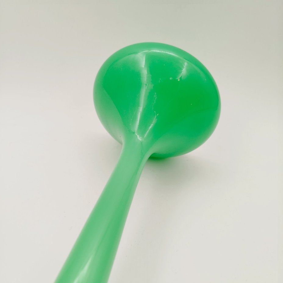 Ваза для одного цветка светло-зеленого оттенка, стекло, Муранское