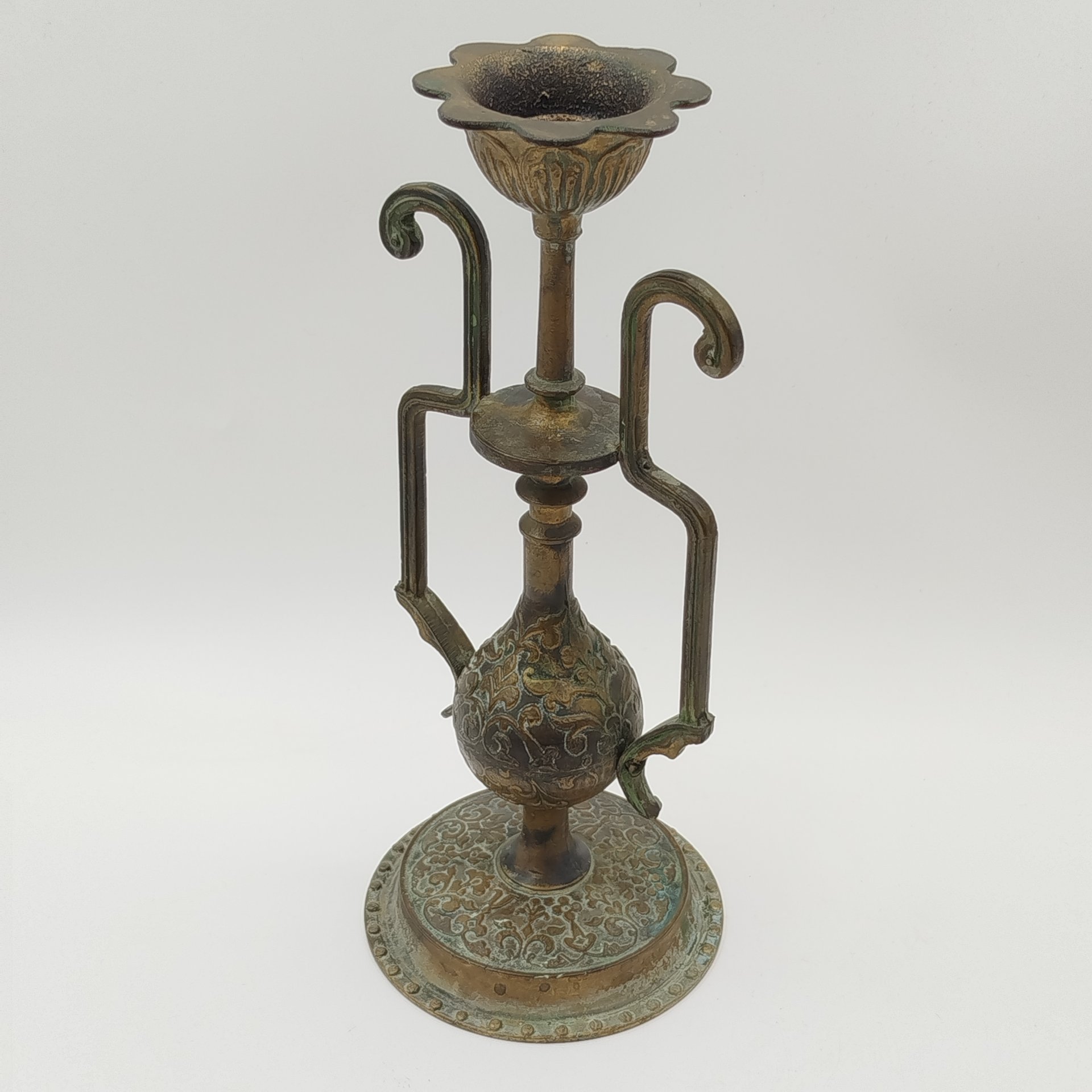 Подсвечник на одну свечу в форме вазона с растительным декором, латунь, литье, СССР, 1970-1990 гг.