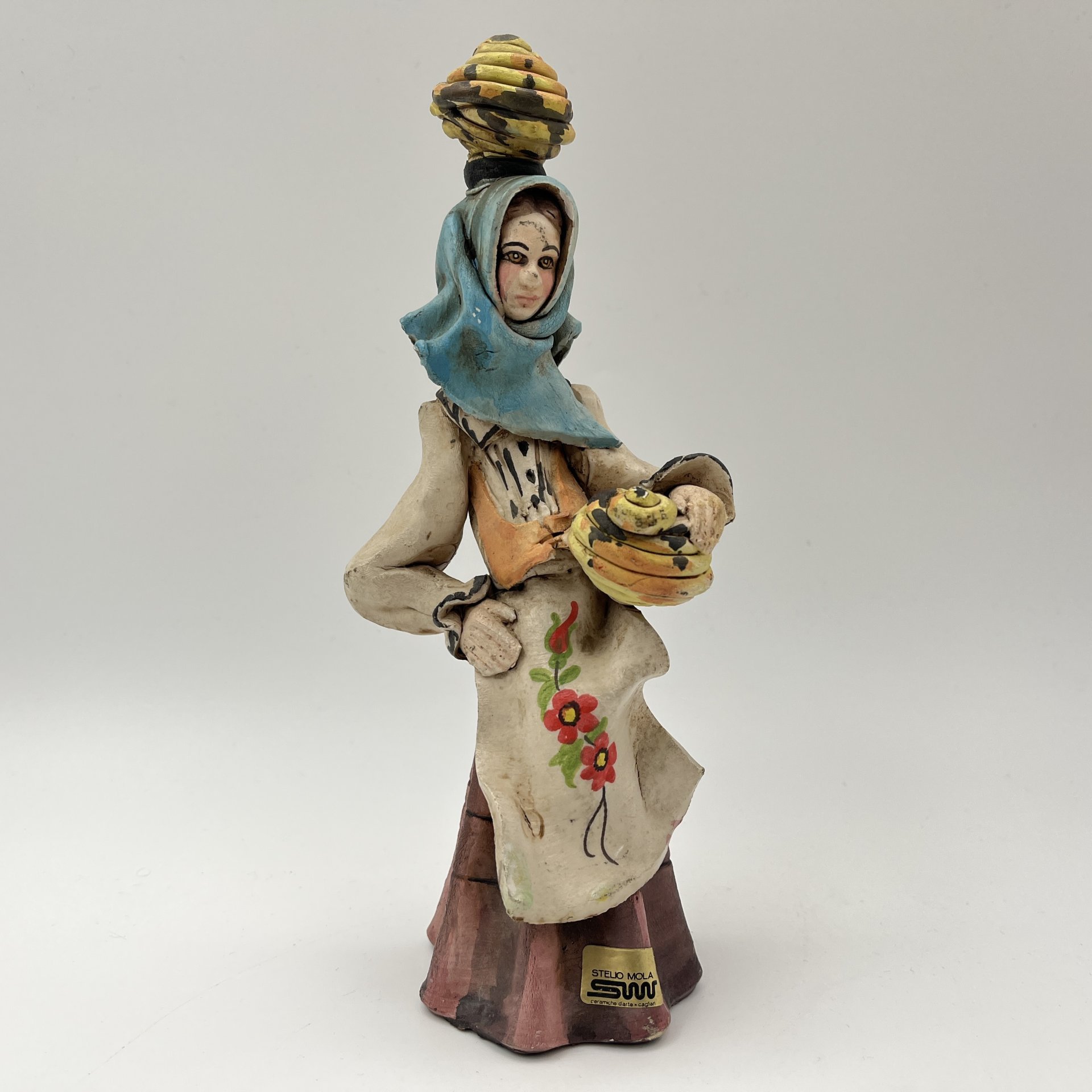 Статуэтка "Сардинская крестьянка с корзинами", Stelio Mola Cagliari, Ceramiche d'Arte S. Mola, город Кальяри, Сардиния, керамика, роспись, Италия, 1960-1980 гг.