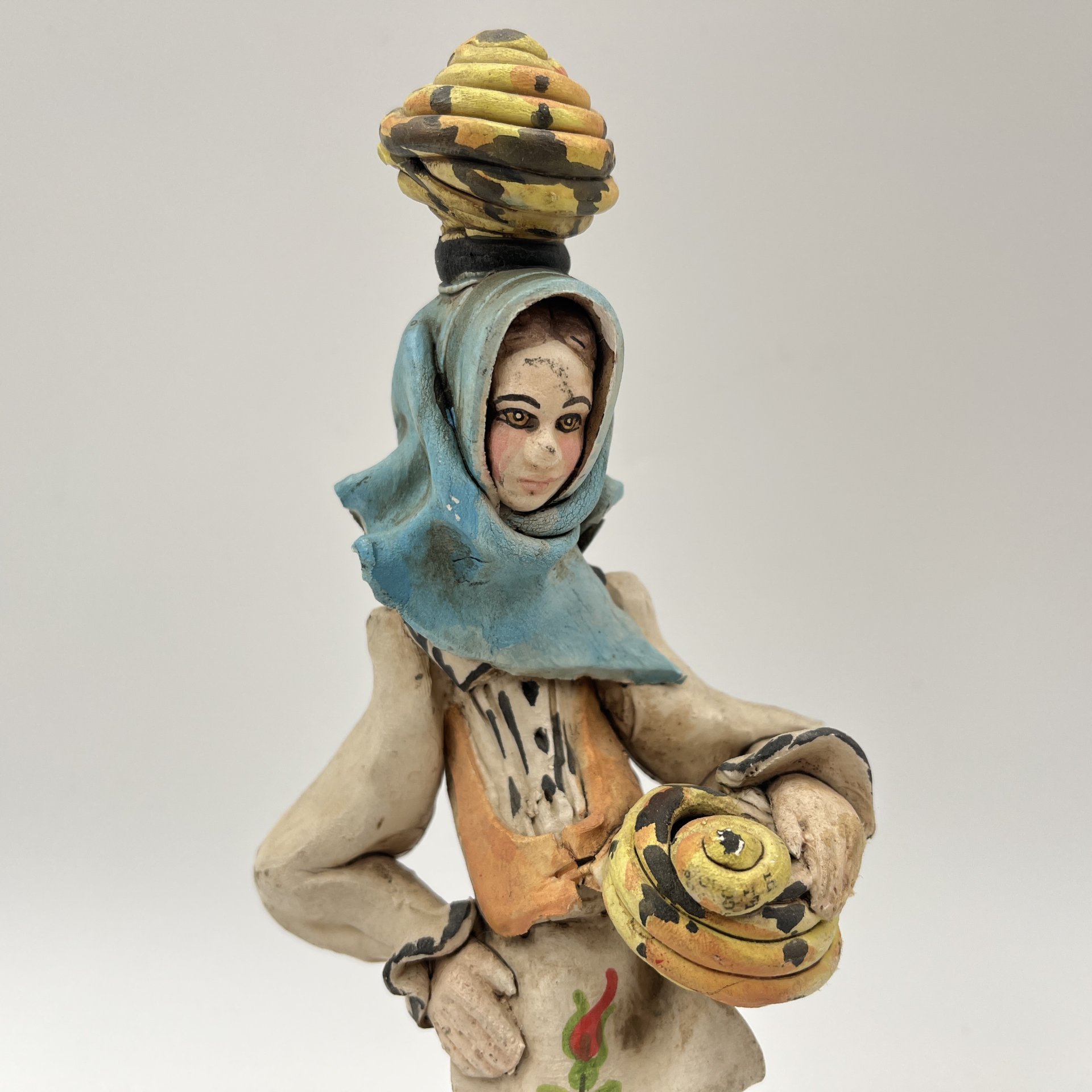 Статуэтка "Сардинская крестьянка с корзинами", Stelio Mola Cagliari, Ceramiche d'Arte S. Mola, город Кальяри, Сардиния, керамика, роспись, Италия, 1960-1980 гг.