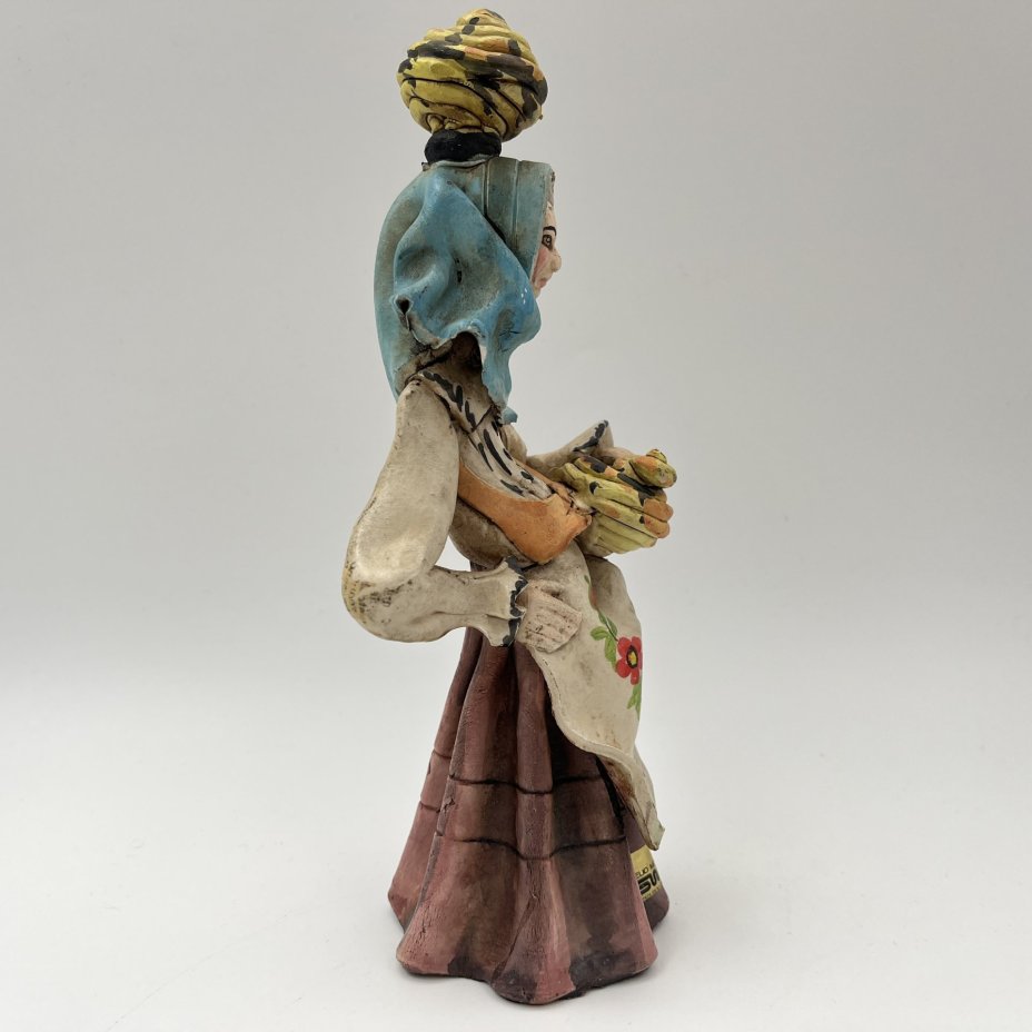 Статуэтка "Сардинская крестьянка с корзинами", Stelio Mola Cagliari, Ceramiche d'Arte S. Mola, город Кальяри, Сардиния