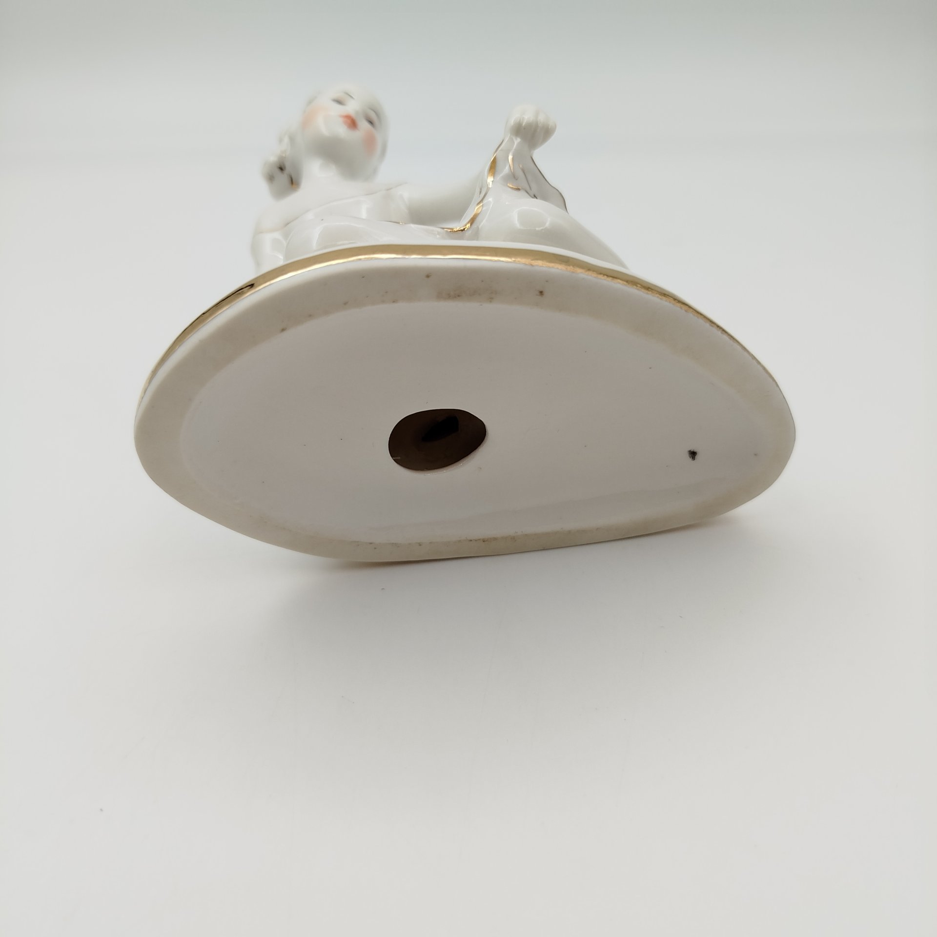 Статуэтка "Юная балерина Машенька", скульптор С.Б. Велихова, фарфор, золочение, роспись, Ленинградский фарфоровый завод (ЛФЗ), СССР, 1960-1970 гг.