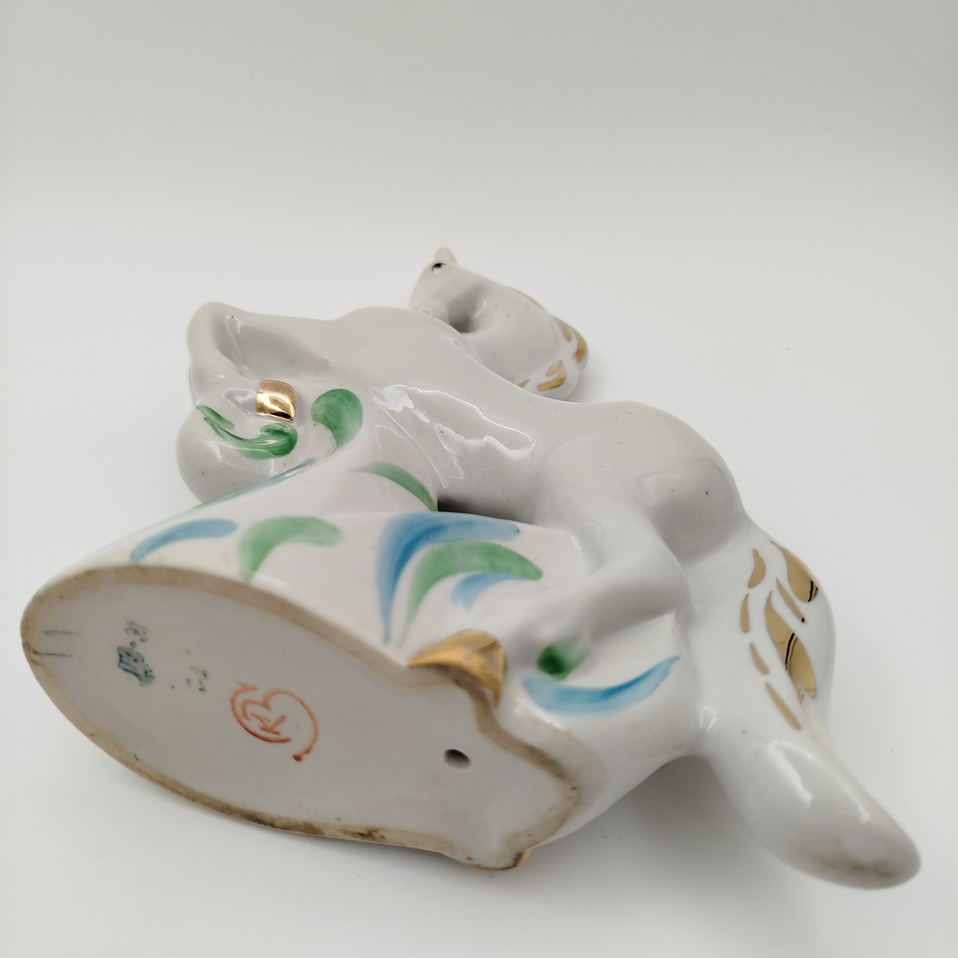 Статуэтка "Конь", автор Н. Малышев, фарфор, роспись, золочение, Сысертский завод керамических изделий, СССР, 1960-1977 гг.