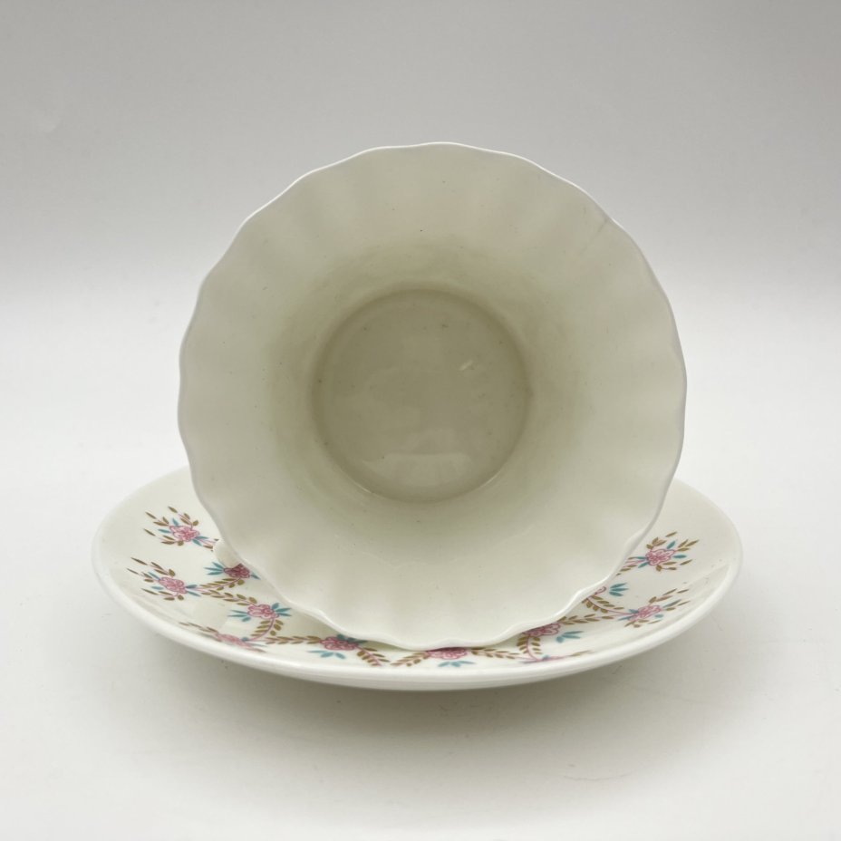 Чайная пара "Цветочная гирлянда", форма "Одуванчик", фарфор, костяной фарфор, деколь, золочение, Ленинградский фарфоровый завод (ЛФЗ), СССР, 1960-1980 гг.