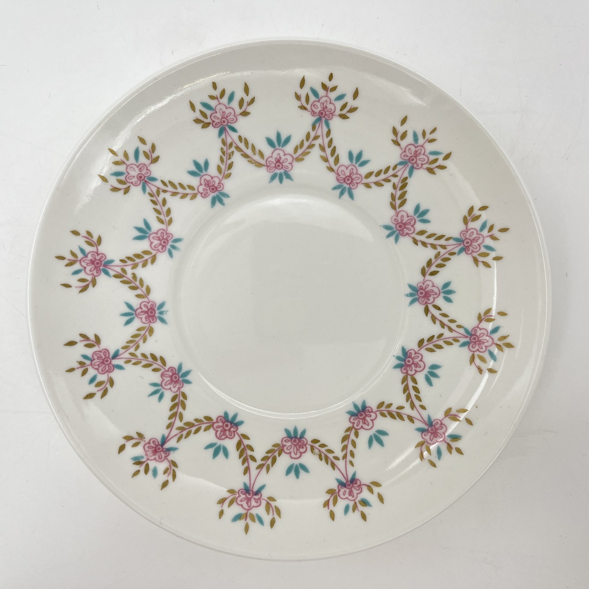 Чайная пара "Цветочная гирлянда", форма "Одуванчик", фарфор, костяной фарфор, деколь, золочение, Ленинградский фарфоровый завод (ЛФЗ), СССР, 1960-1980 гг.