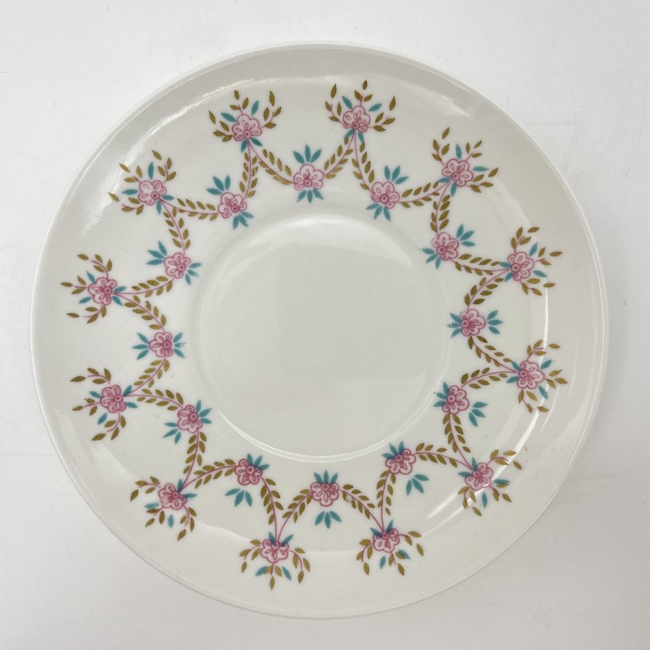 Чайная пара "Цветочная гирлянда", форма "Одуванчик", фарфор, костяной фарфор, деколь, золочение, Ленинградский фарфоровый завод (ЛФЗ), СССР, 1960-1980 гг.