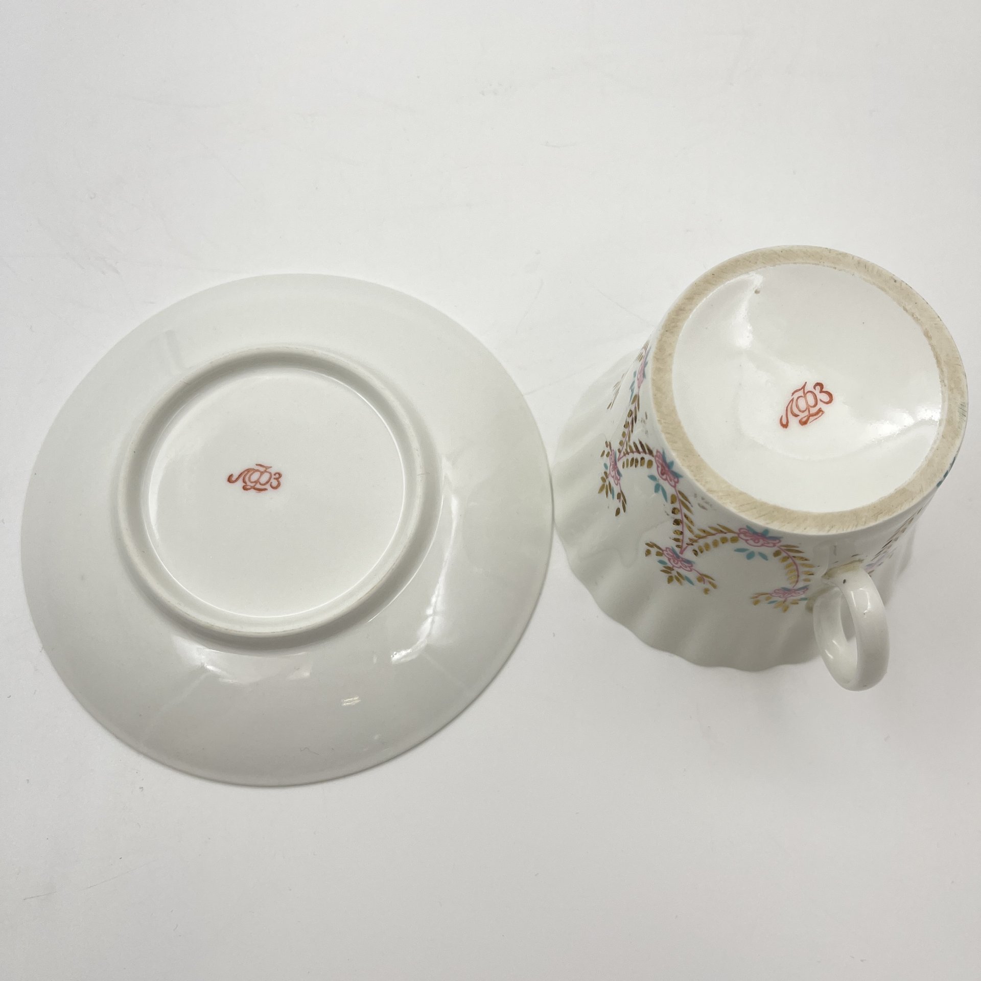 Чайная пара "Цветочная гирлянда", форма "Одуванчик", фарфор, костяной фарфор, деколь, золочение, Ленинградский фарфоровый завод (ЛФЗ), СССР, 1960-1980 гг.