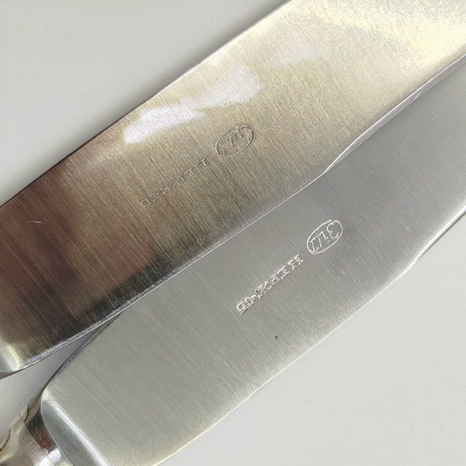 Набор из 2-х столовых ножей с растительным декором, мНЦ (медь-никель-цинк), Вольнянский завод столовых приборов им. Шевченко (ЗiШ, ЗиШ), СССР, 1960-1980 гг.