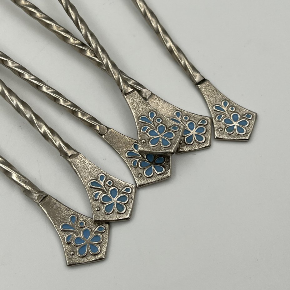 Набор из шести чайных ложек с витыми ручками и цветочным декором, в оригинальной коробке