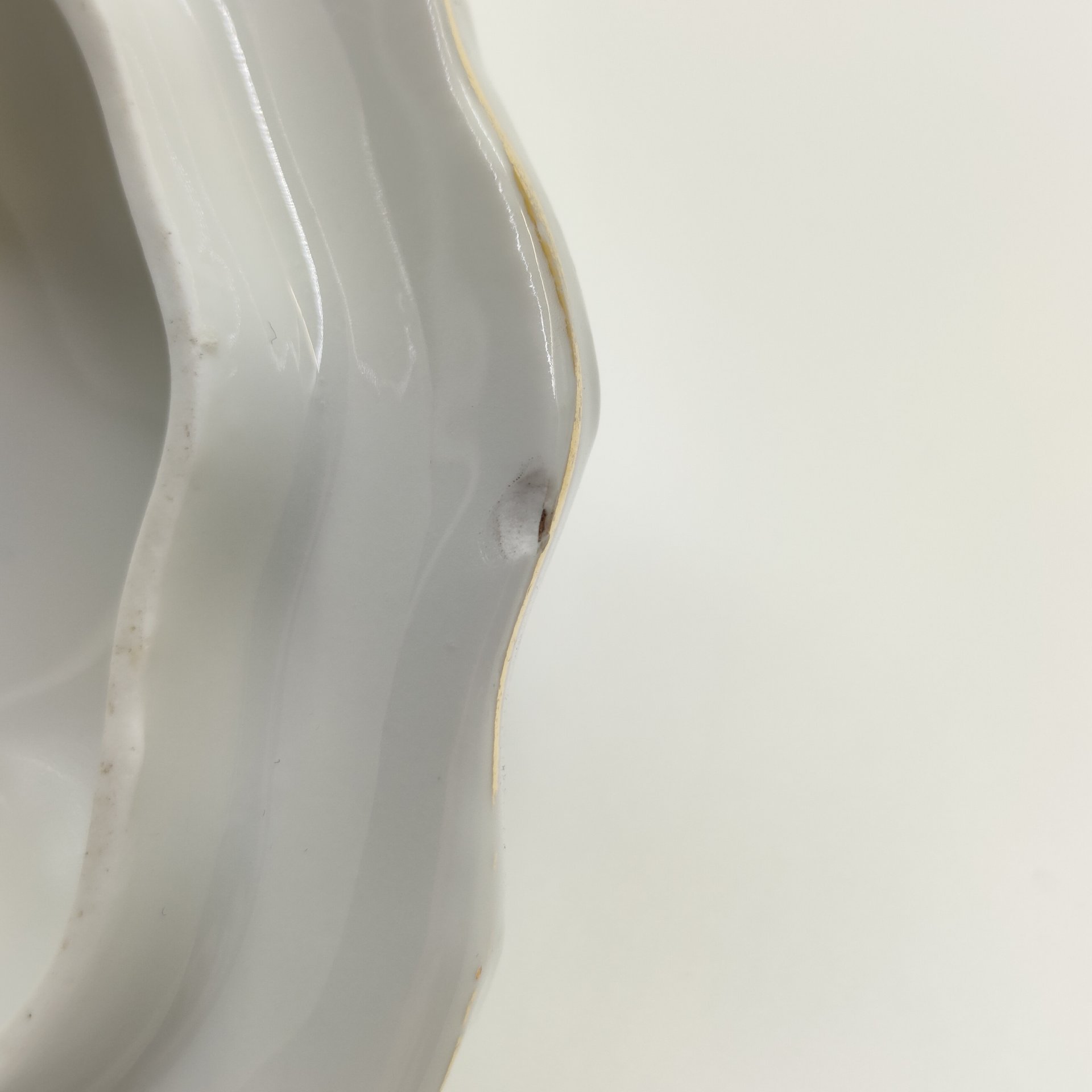 Чайник с цветочным рельефным декором (под реставрацию), фарфор, деколь с подрисовкой, золочение, Weimar Porzellan (Веймарский фарфор), Германия, 1905-1924 гг.