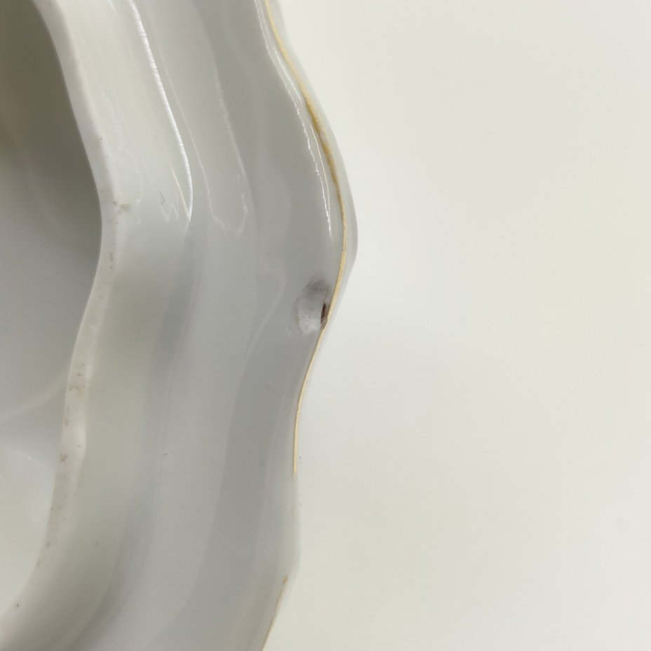 Чайник с цветочным рельефным декором (под реставрацию), фарфор, деколь с подрисовкой, золочение, Weimar Porzellan (Веймарский фарфор), Германия, 1905-1924 гг.