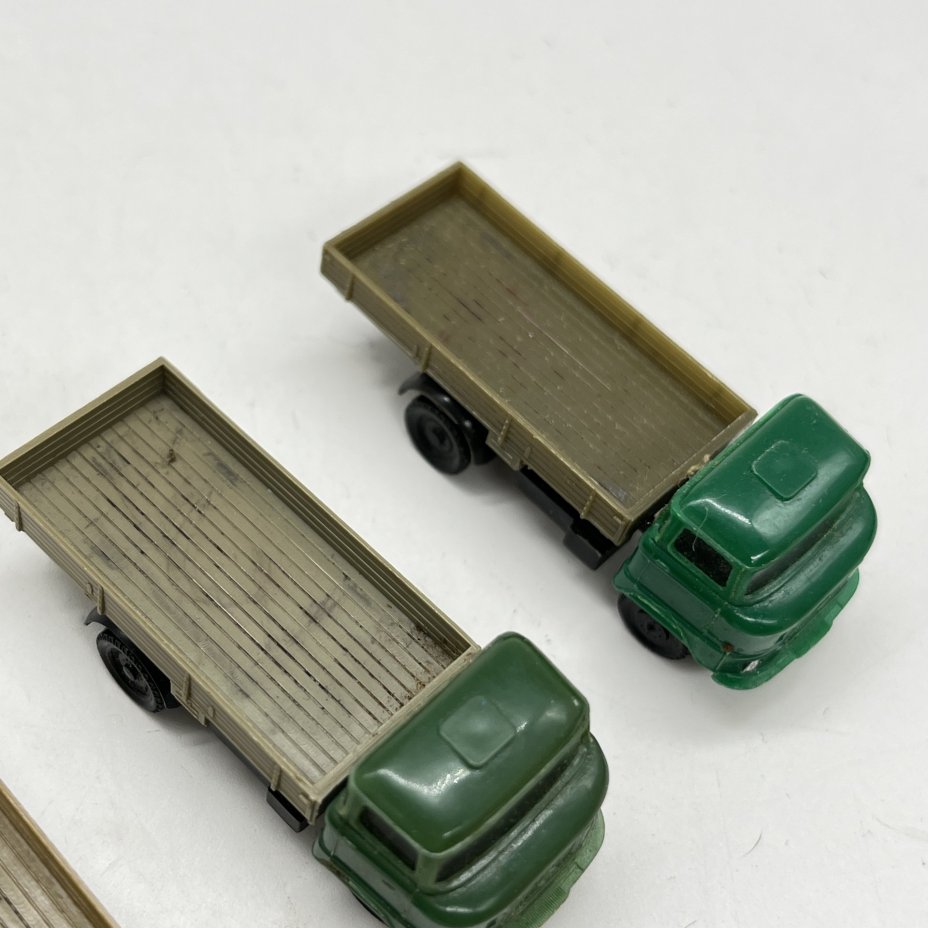 Набор для железной дороги из 4 грузовиков, Berliner-TT-Bahnen, пластик, ГДР, 1960-1980 гг.
