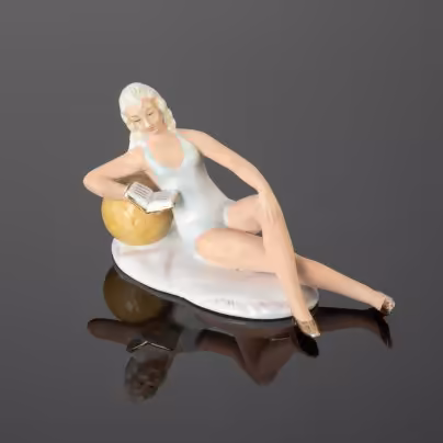 Статуэтка "Девушка на пляже", VEB Porzellanfiguren Lippelsdorf (Липпельсдорф)