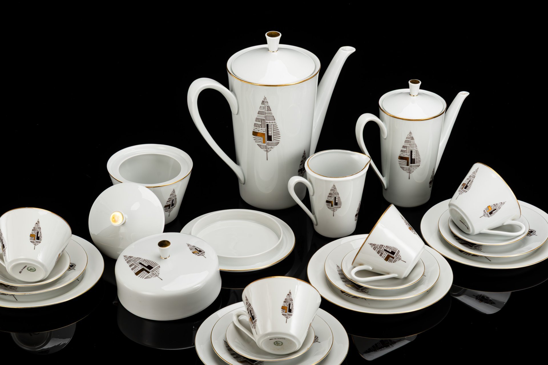 Сервиз чайный с декором в виде геометризированных листьев на 4 персоны (21 предмет)