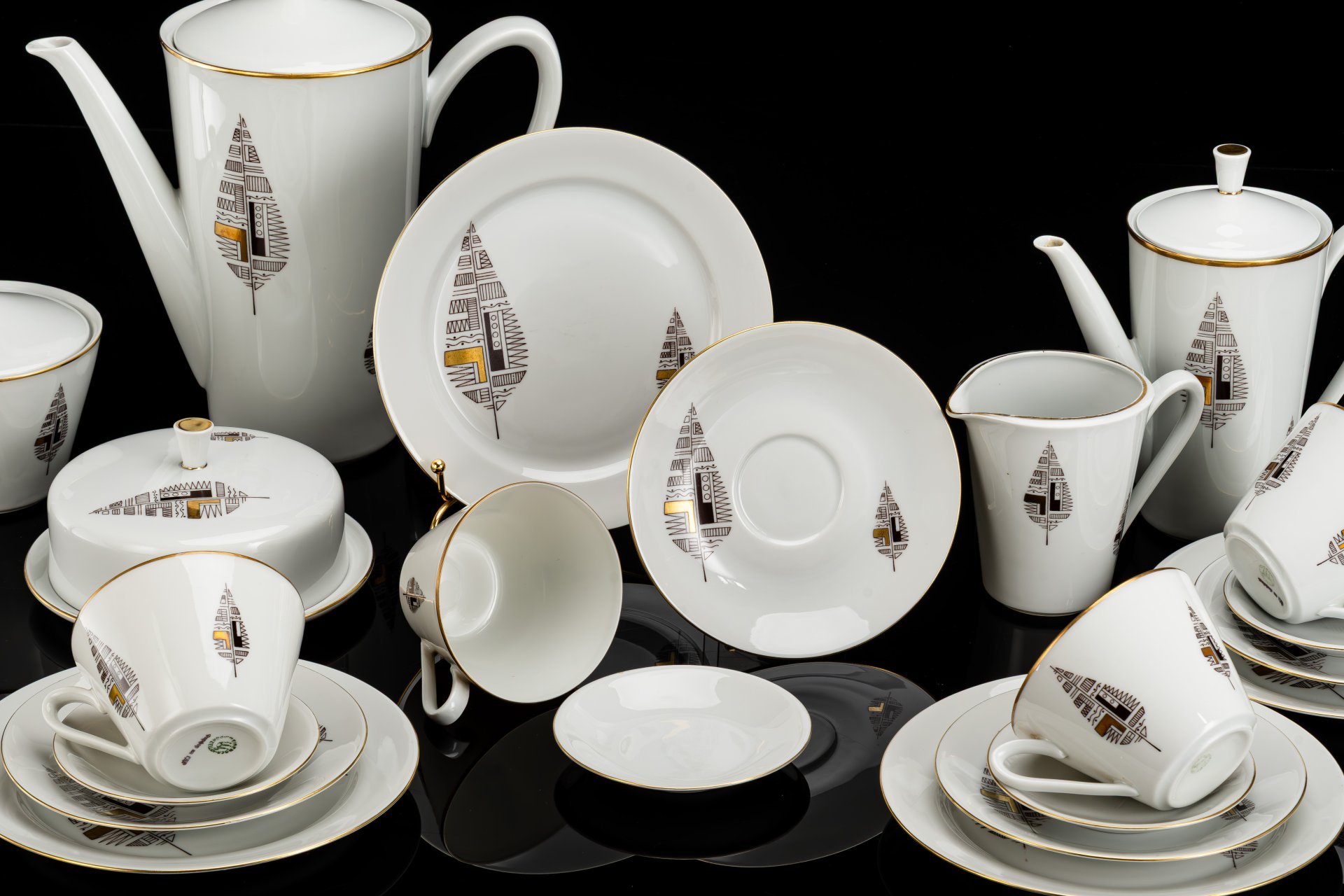 Сервиз чайный с декором в виде геометризированных листьев на 4 персоны (21 предмет)