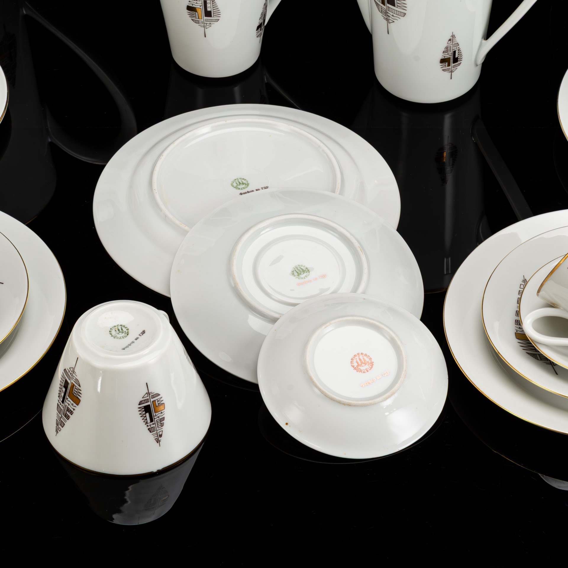 Сервиз чайный с декором в виде геометризированных листьев на 4 персоны (21 предмет)