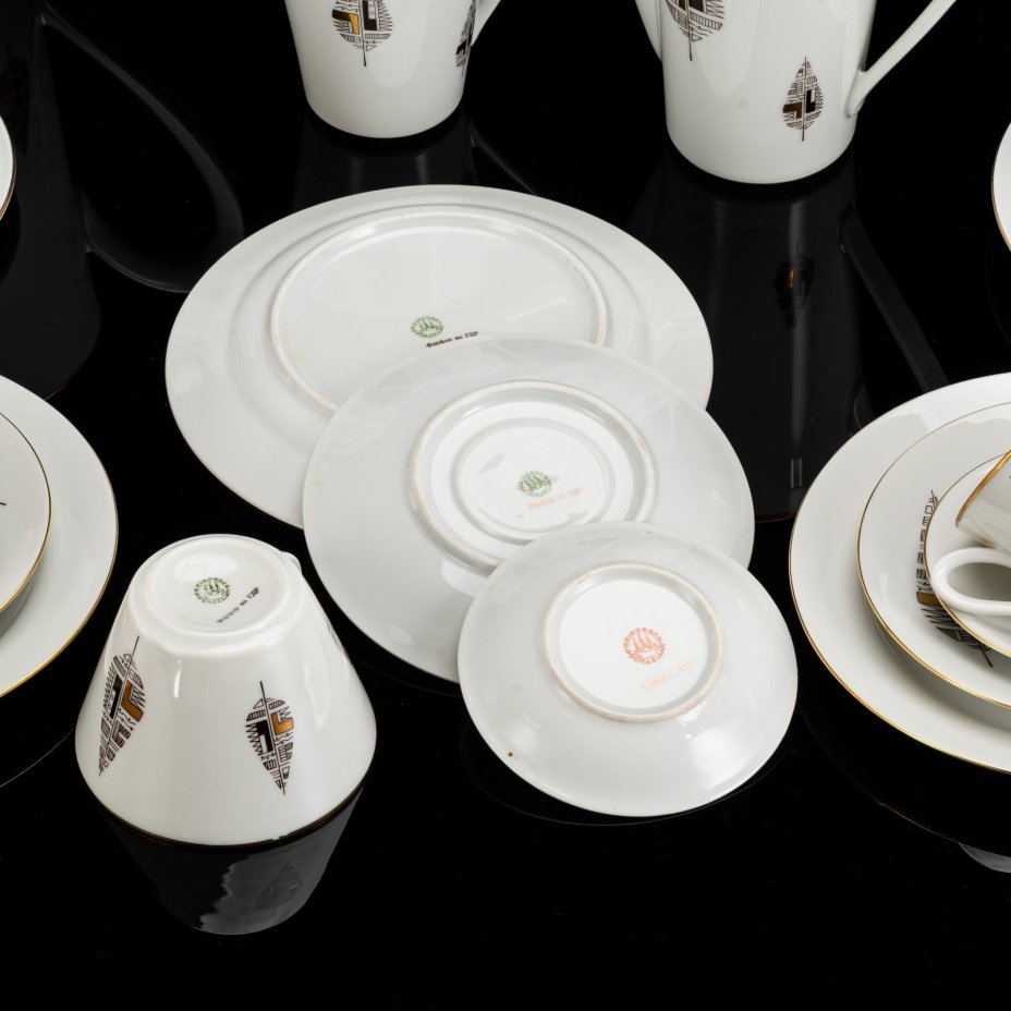 Сервиз чайный с декором в виде геометризированных листьев на 4 персоны (21 предмет)