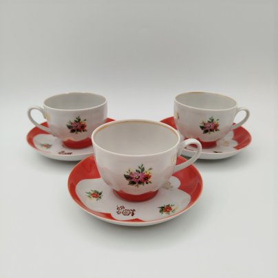 Набор кофейных пар на три персоны с цветочным декором