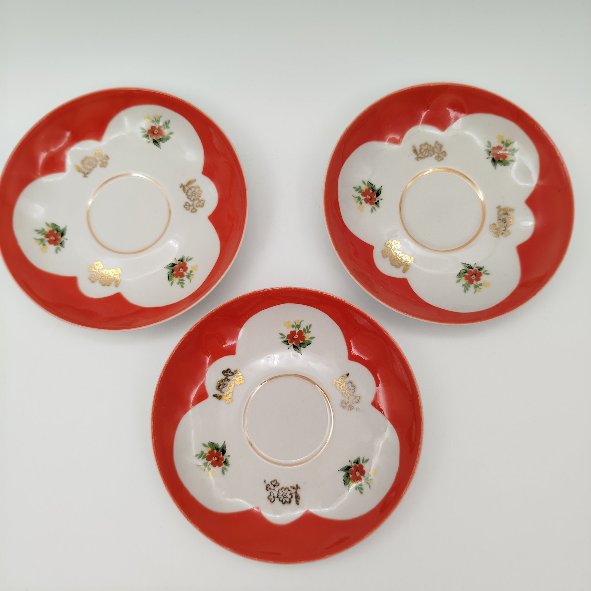 Набор кофейных пар на три персоны с цветочным декором