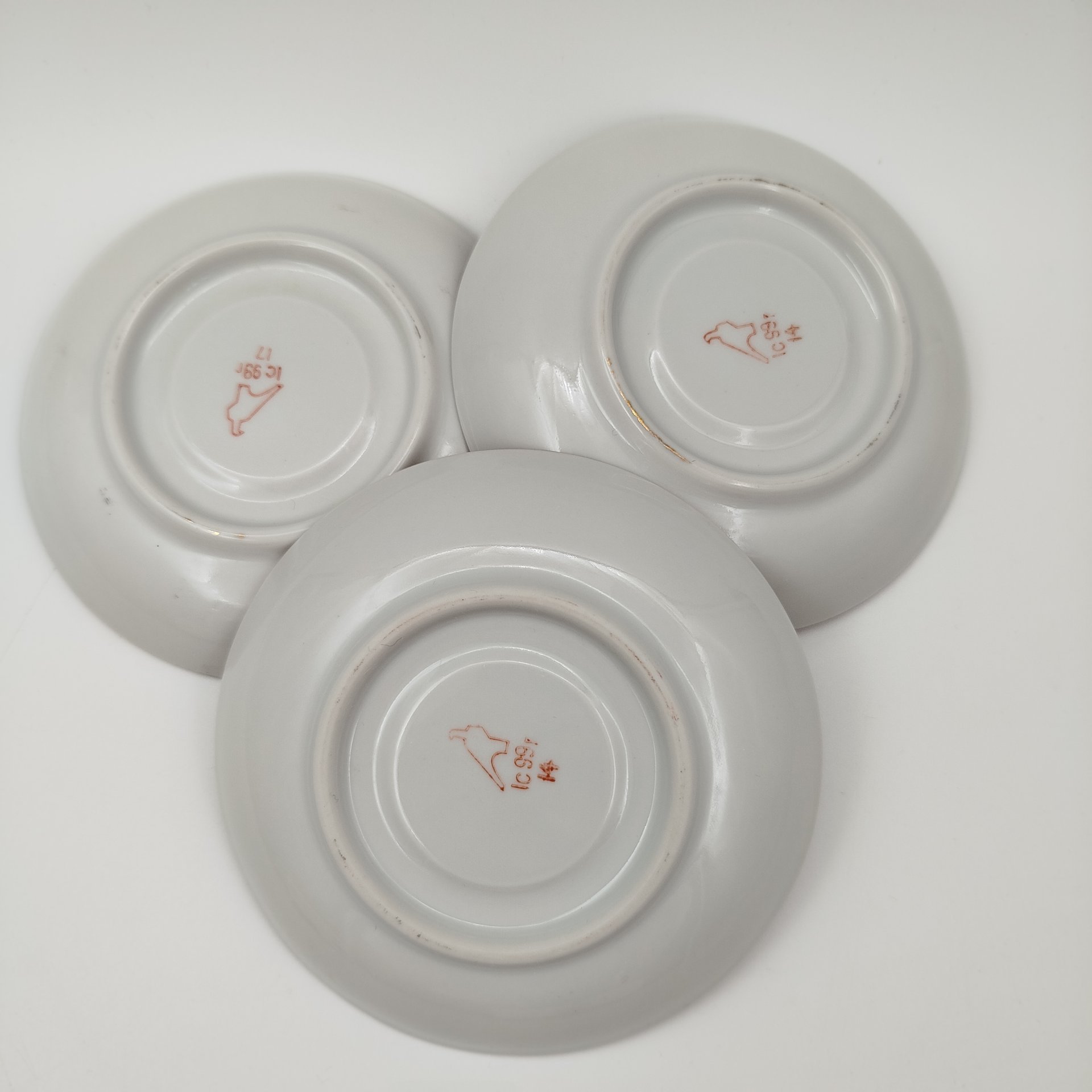 Набор кофейных пар на три персоны с цветочным декором