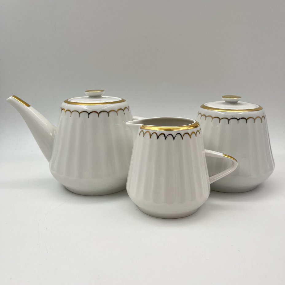 Сервиз чайный с золотистым узором на 6 персон (15 предметов), форма "Каннелюрный", автор формы Ольшевский В.Н.