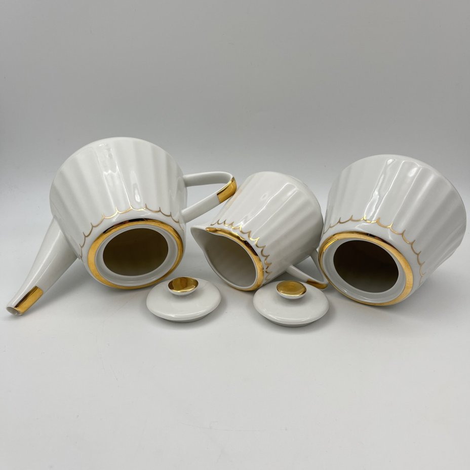 Сервиз чайный с золотистым узором на 6 персон (15 предметов), форма "Каннелюрный", автор формы Ольшевский В.Н.