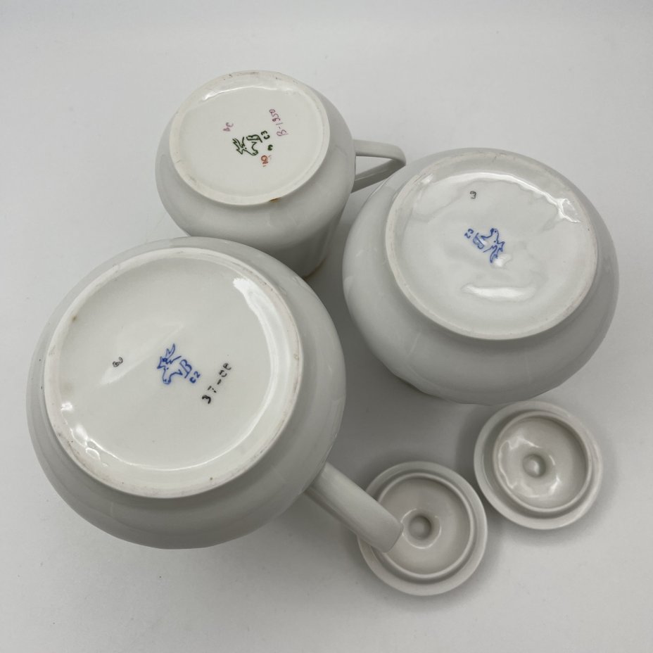 Сервиз чайный с золотистым узором на 6 персон (15 предметов), форма "Каннелюрный", автор формы Ольшевский В.Н.