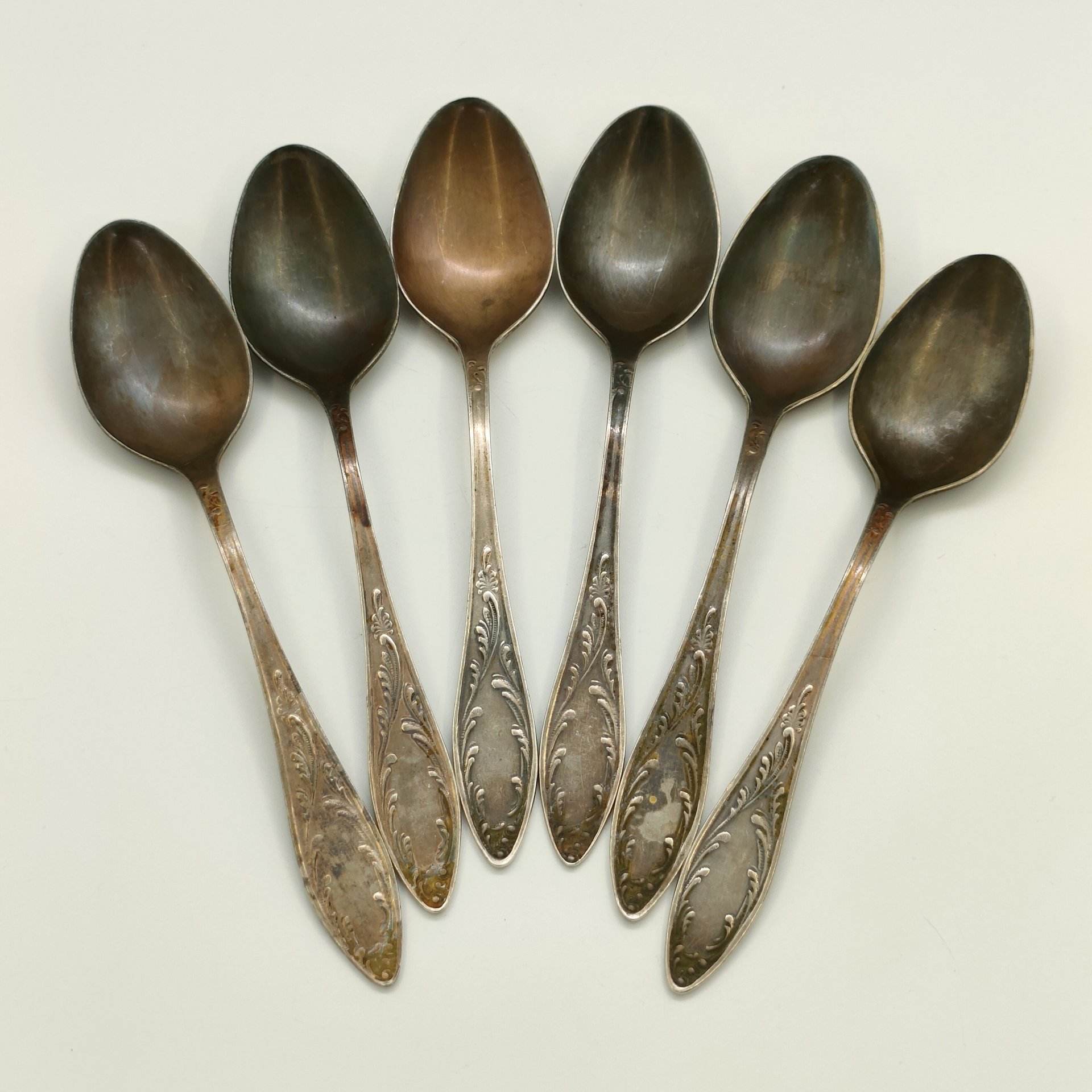 Набор из 6-ти столовых ложек, украшенных растительным декором, мНЦ (медь-никель-цинк), Кольчугинский завод цветных металлов, СССР, 1960-1990 гг.