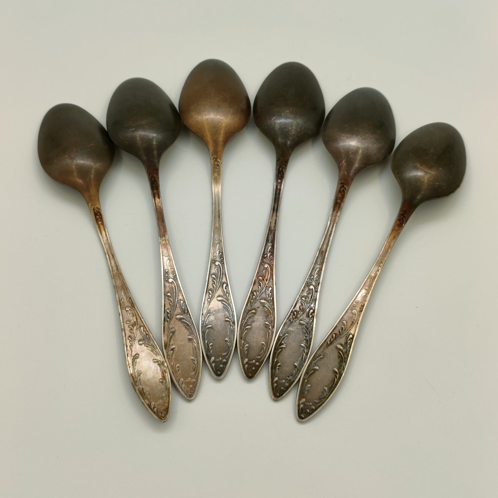 Набор из 6-ти столовых ложек, украшенных растительным декором, мНЦ (медь-никель-цинк), Кольчугинский завод цветных металлов, СССР, 1960-1990 гг.