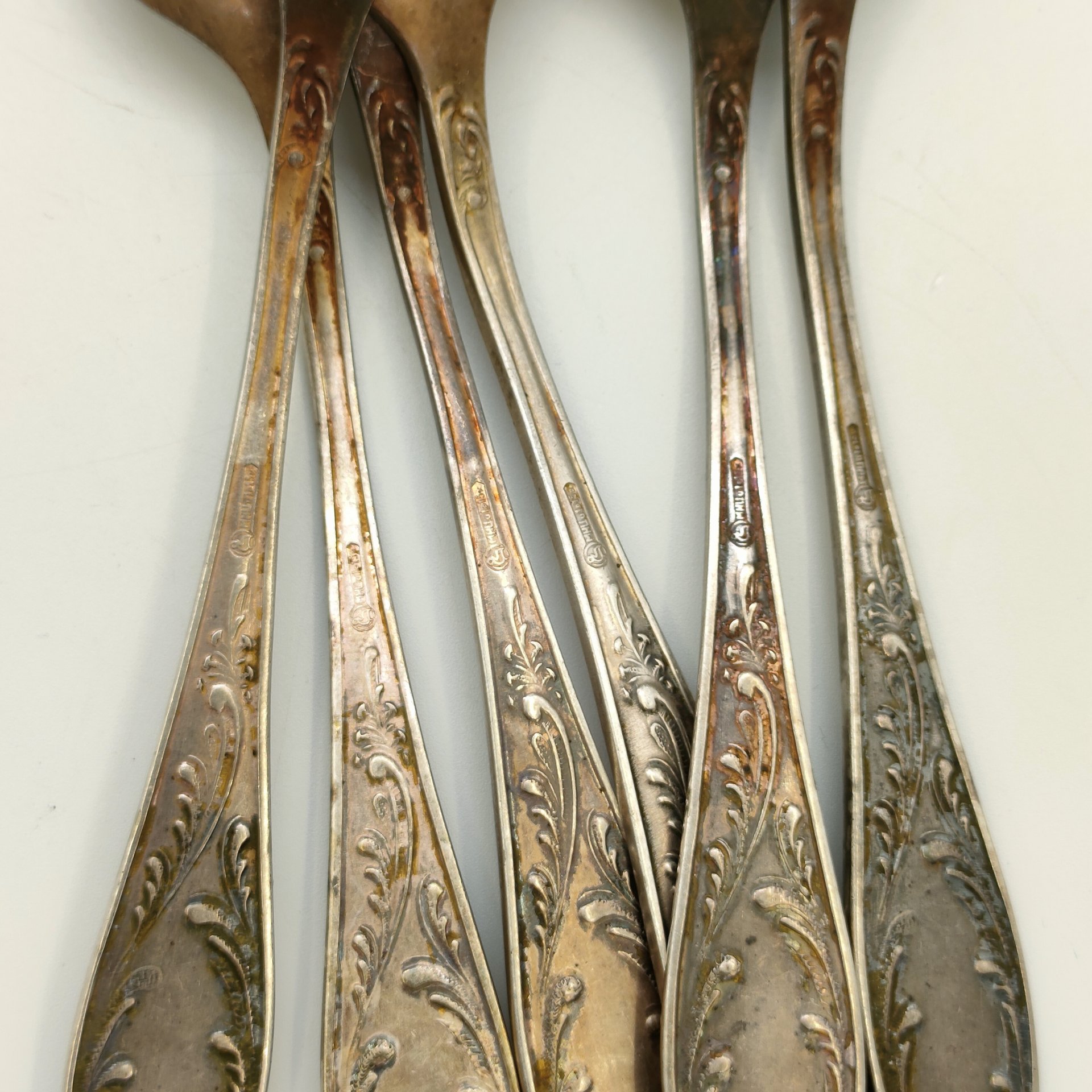Набор из 6-ти столовых ложек, украшенных растительным декором, мНЦ (медь-никель-цинк), Кольчугинский завод цветных металлов, СССР, 1960-1990 гг.