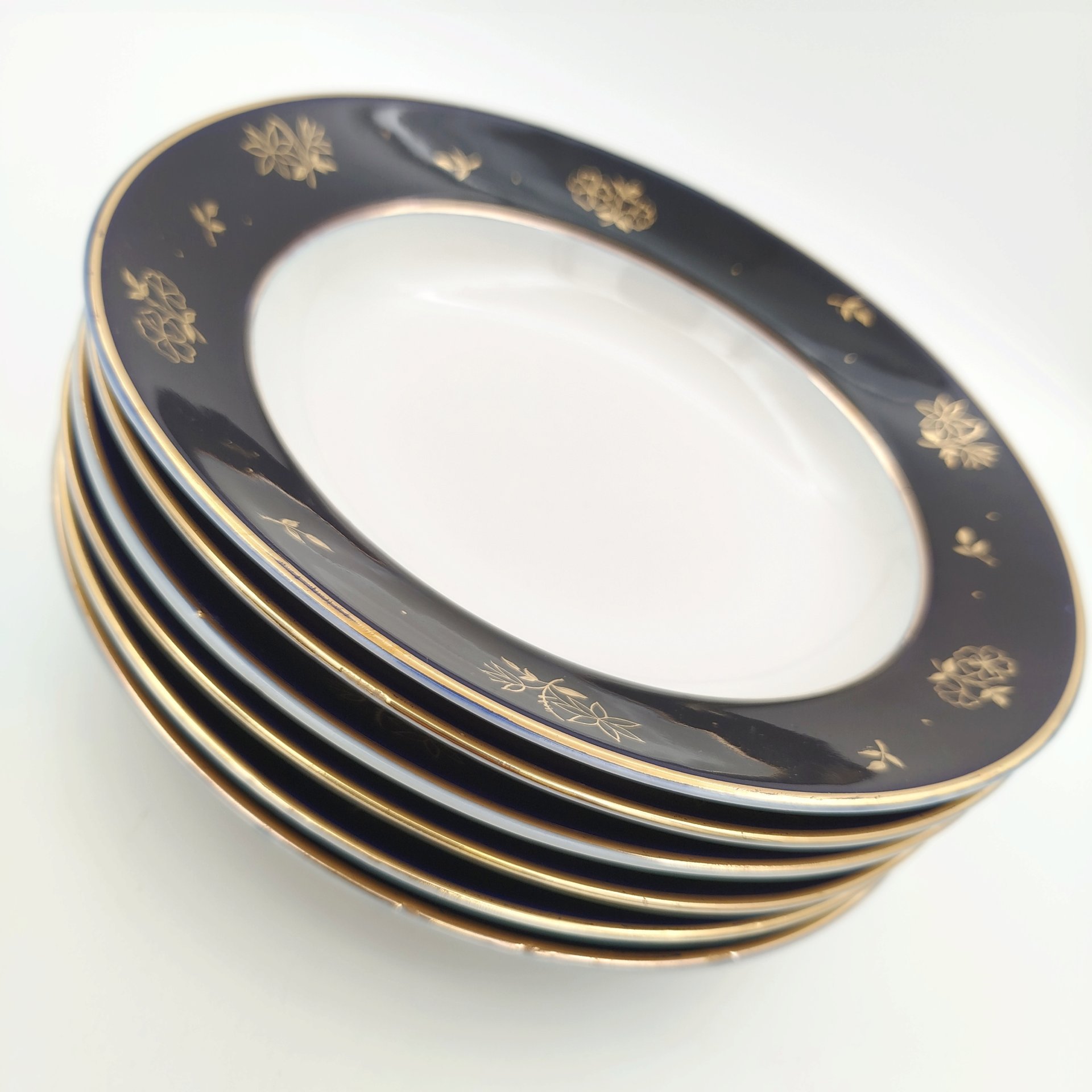 Набор из 6-ти суповых тарелок, украшенных цветочным декором, фарфор, крытье, золочение, Ленинградский фарфоровый завод (ЛФЗ), СССР, 1960-1969 гг., Ленинградский фарфоровый завод (ЛФЗ)