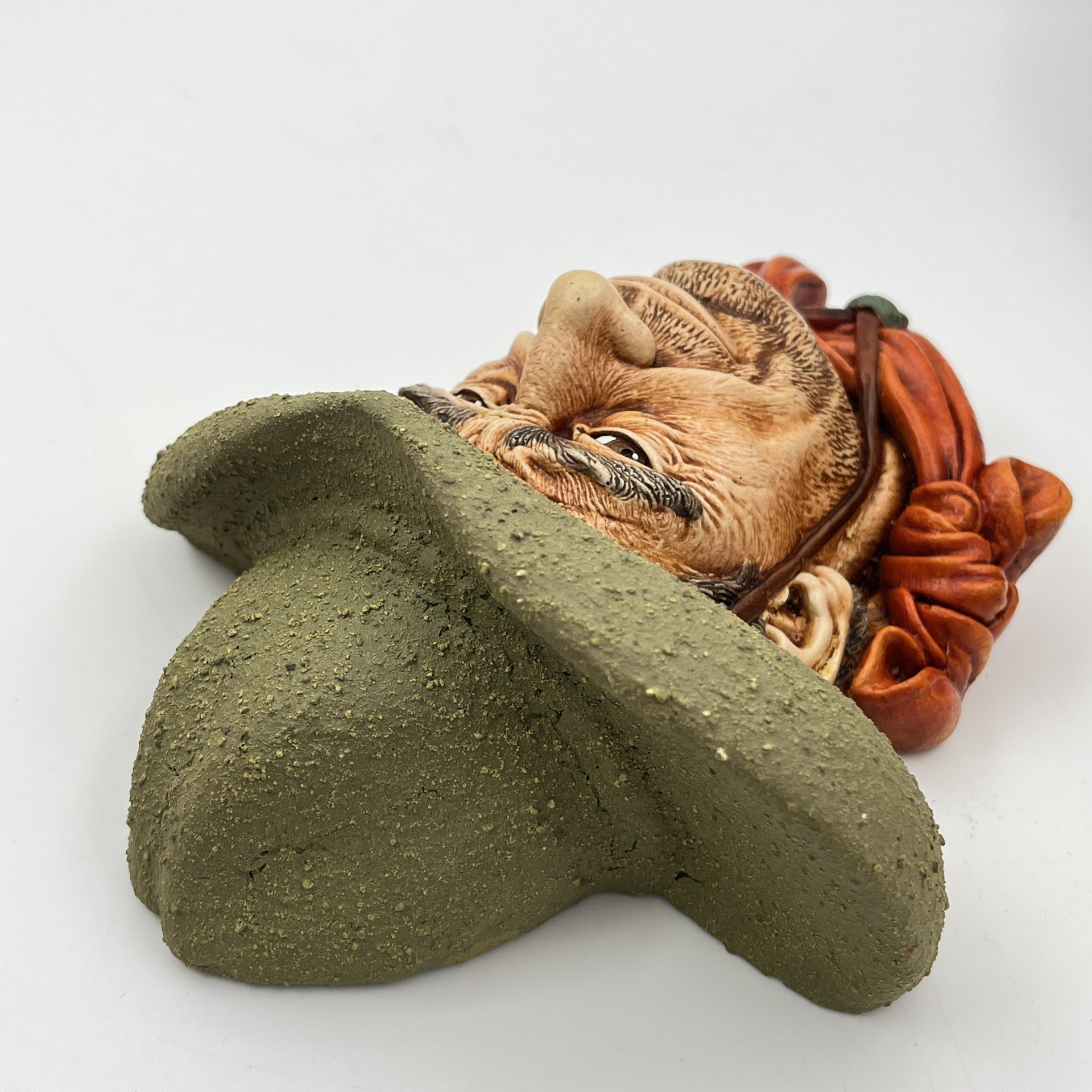 Барельеф ковбоя "Сыромятная кожа", Bossons, мел, роспись, Великобритания, 1967 г.