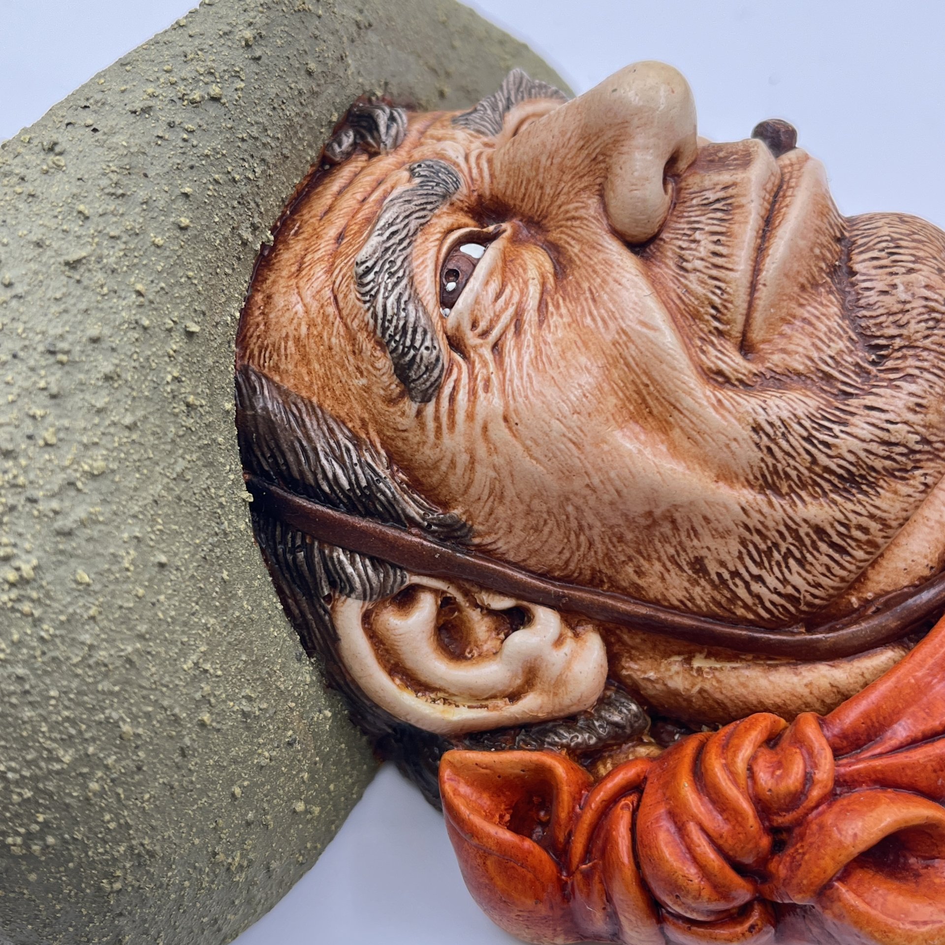 Барельеф ковбоя "Сыромятная кожа", Bossons, мел, роспись, Великобритания, 1967 г.