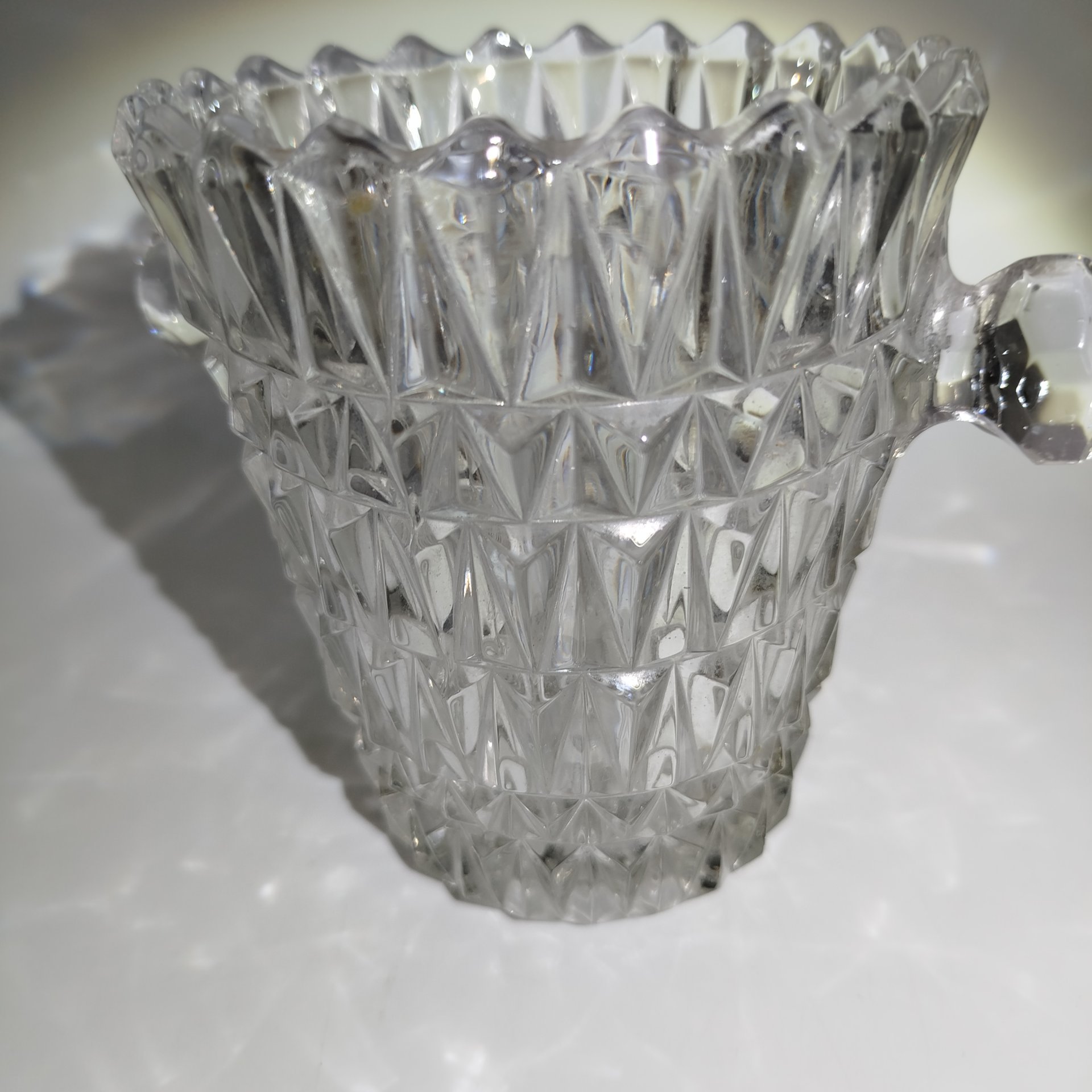 Ведерко для льда с рельефным туловом, стекло, пресс, СССР, 1980-1990 гг.