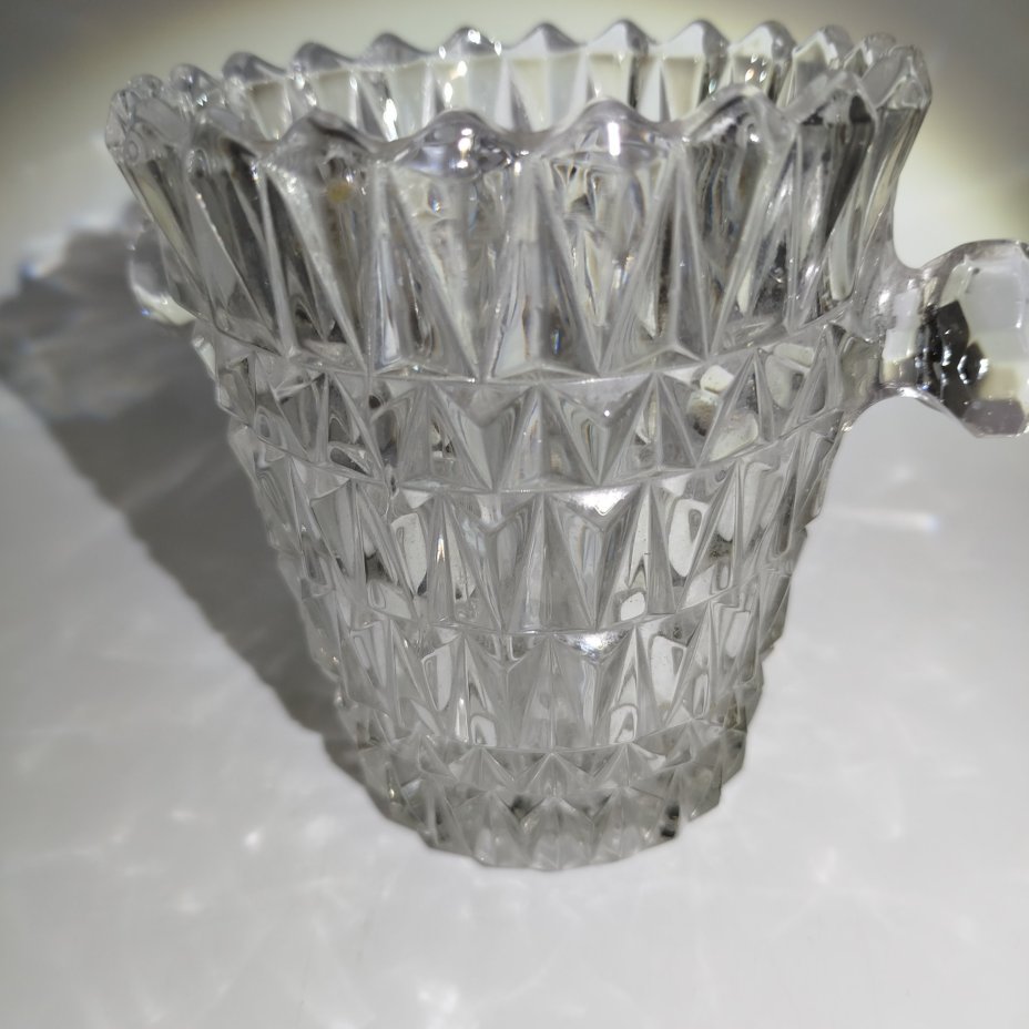 Ведерко для льда с рельефным туловом