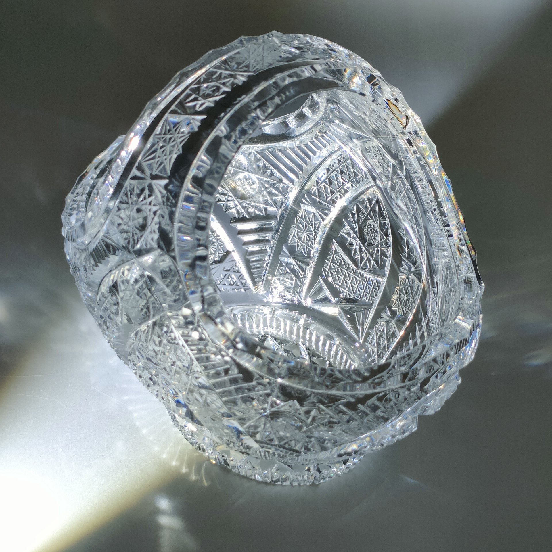 Вазочка в форме корзины, украшенная резным декором, хрусталь, алмазная грань, Европа, 1990-2015 гг.