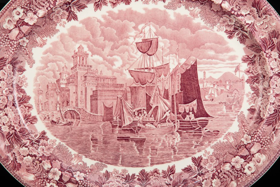 Блюдо с изображением корабля в гавани "Ferrara", Etruria Wedgwood (JOSIAH WEDGWOOD & SONS), Wedgwood