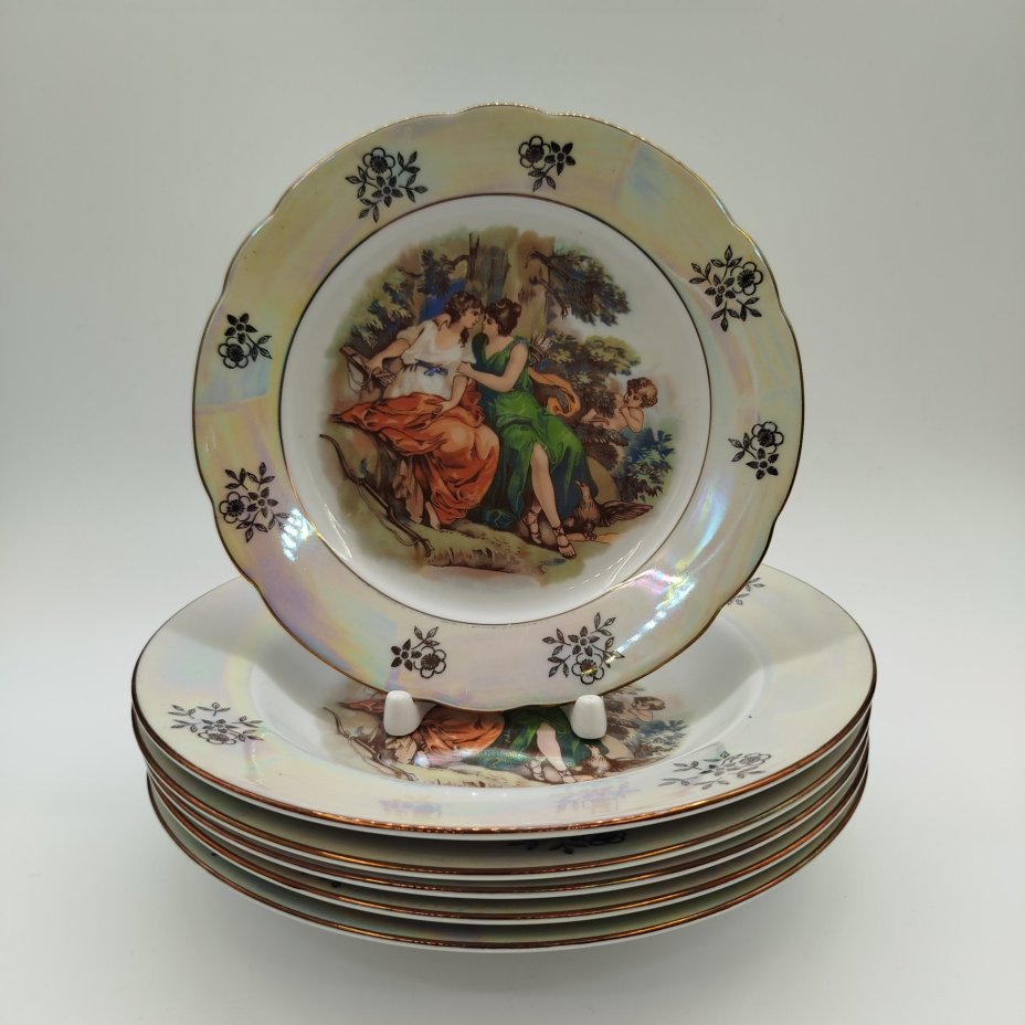 Набор из шести тарелок(пять суповых, одна десертная) из сервиза "Мадонна", фарфор, деколь, золочение, люстр, Kahla, СССР, 1968-1987 гг.