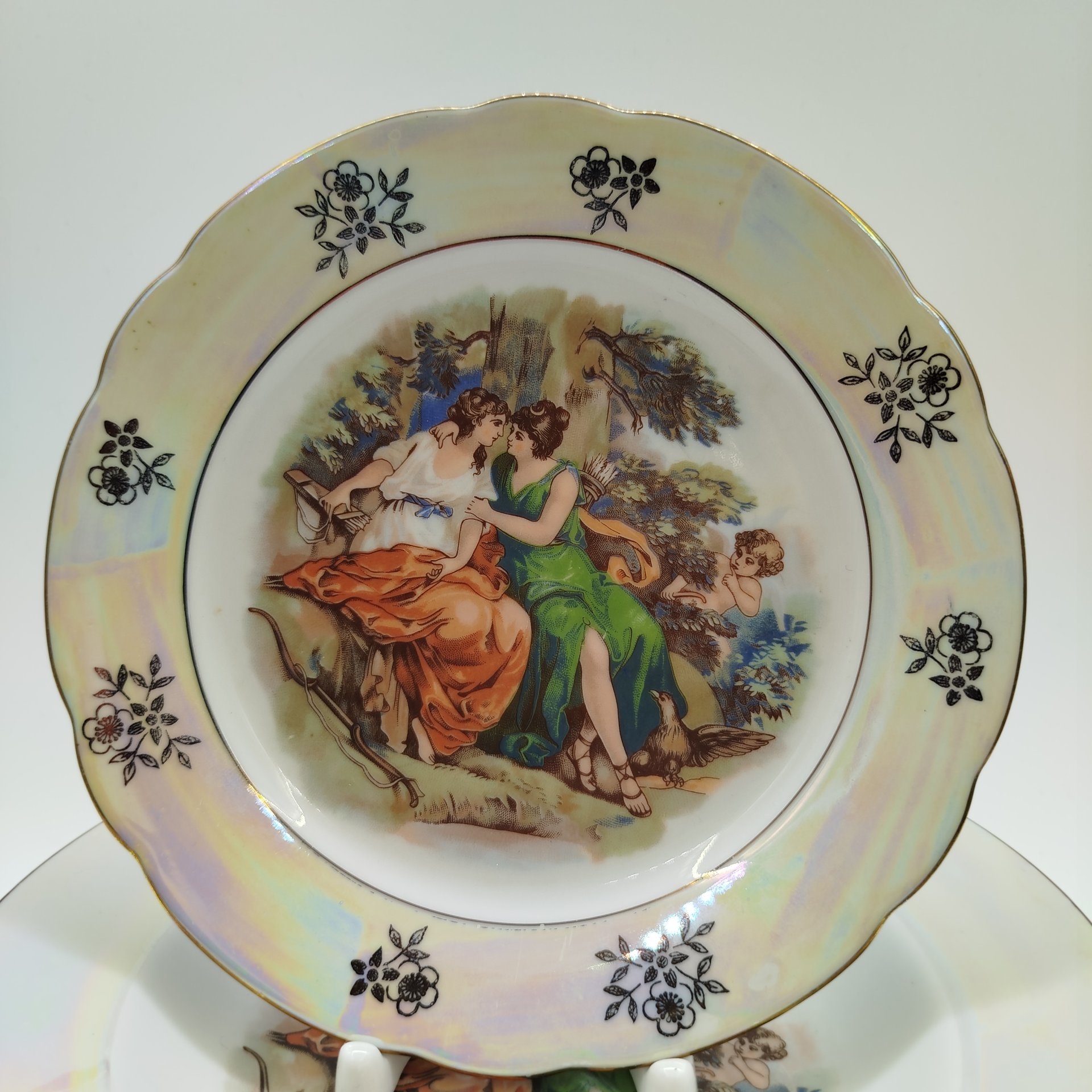 Набор из шести тарелок(пять суповых, одна десертная) из сервиза "Мадонна", фарфор, деколь, золочение, люстр, Kahla, СССР, 1968-1987 гг.