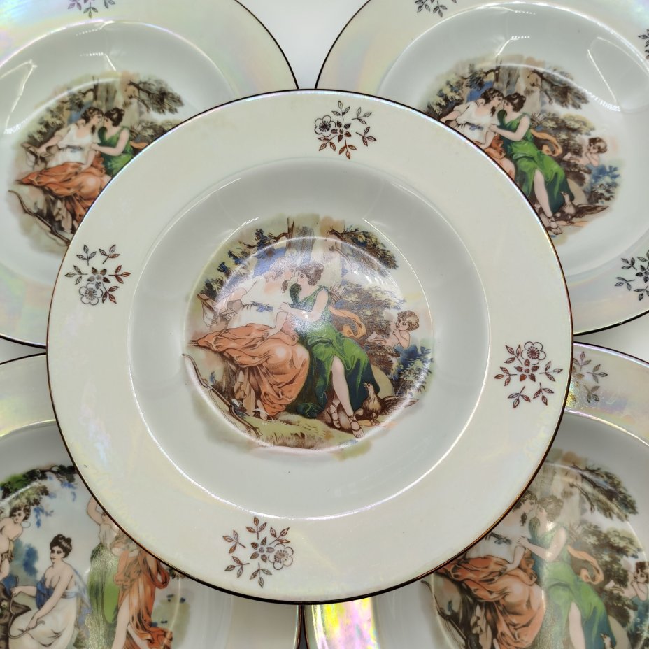 Набор из шести тарелок(пять суповых, одна десертная) из сервиза "Мадонна", фарфор, деколь, золочение, люстр, Kahla, ГДР, 1968-1987 гг.