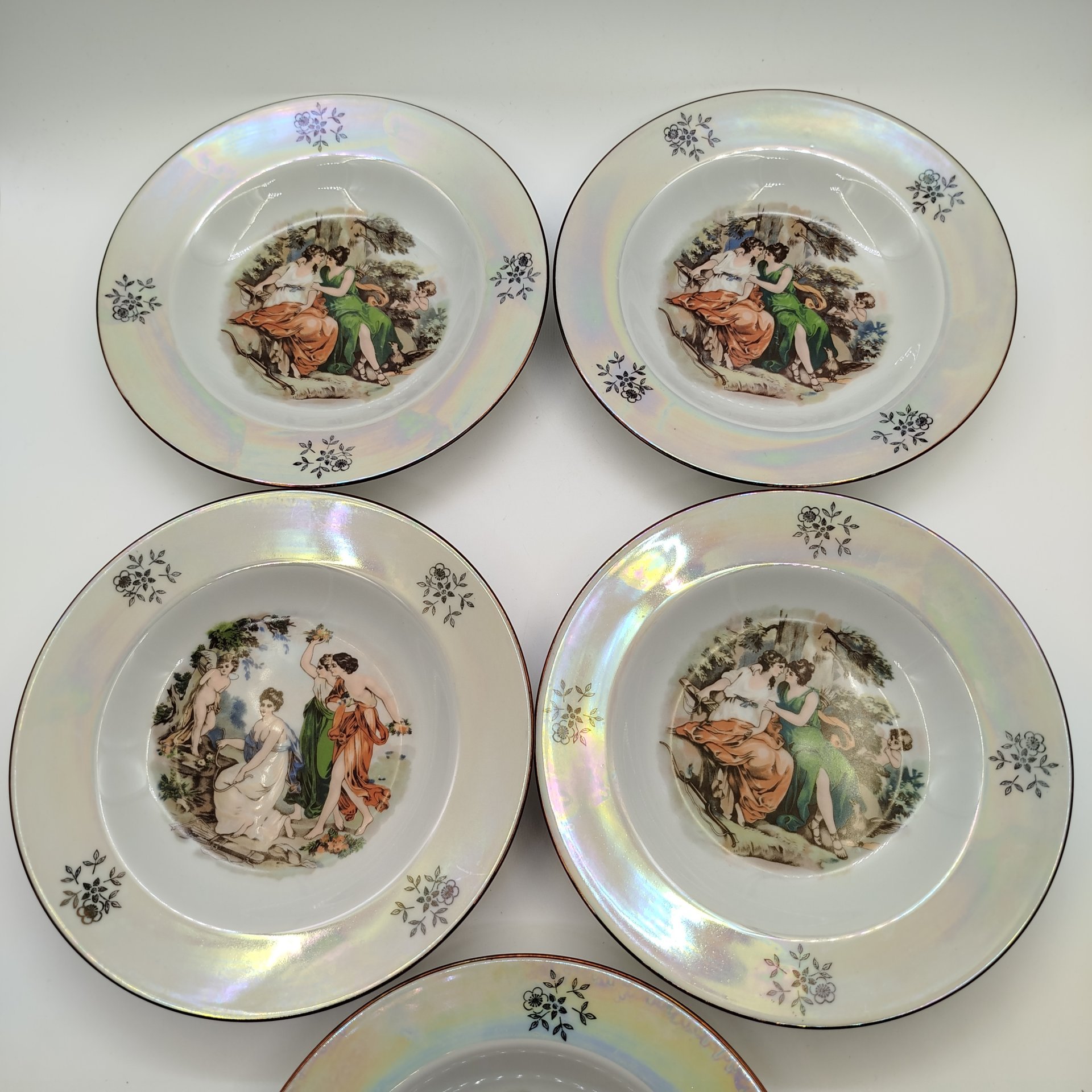 Набор из шести тарелок(пять суповых, одна десертная) из сервиза "Мадонна", фарфор, деколь, золочение, люстр, Kahla, СССР, 1968-1987 гг.