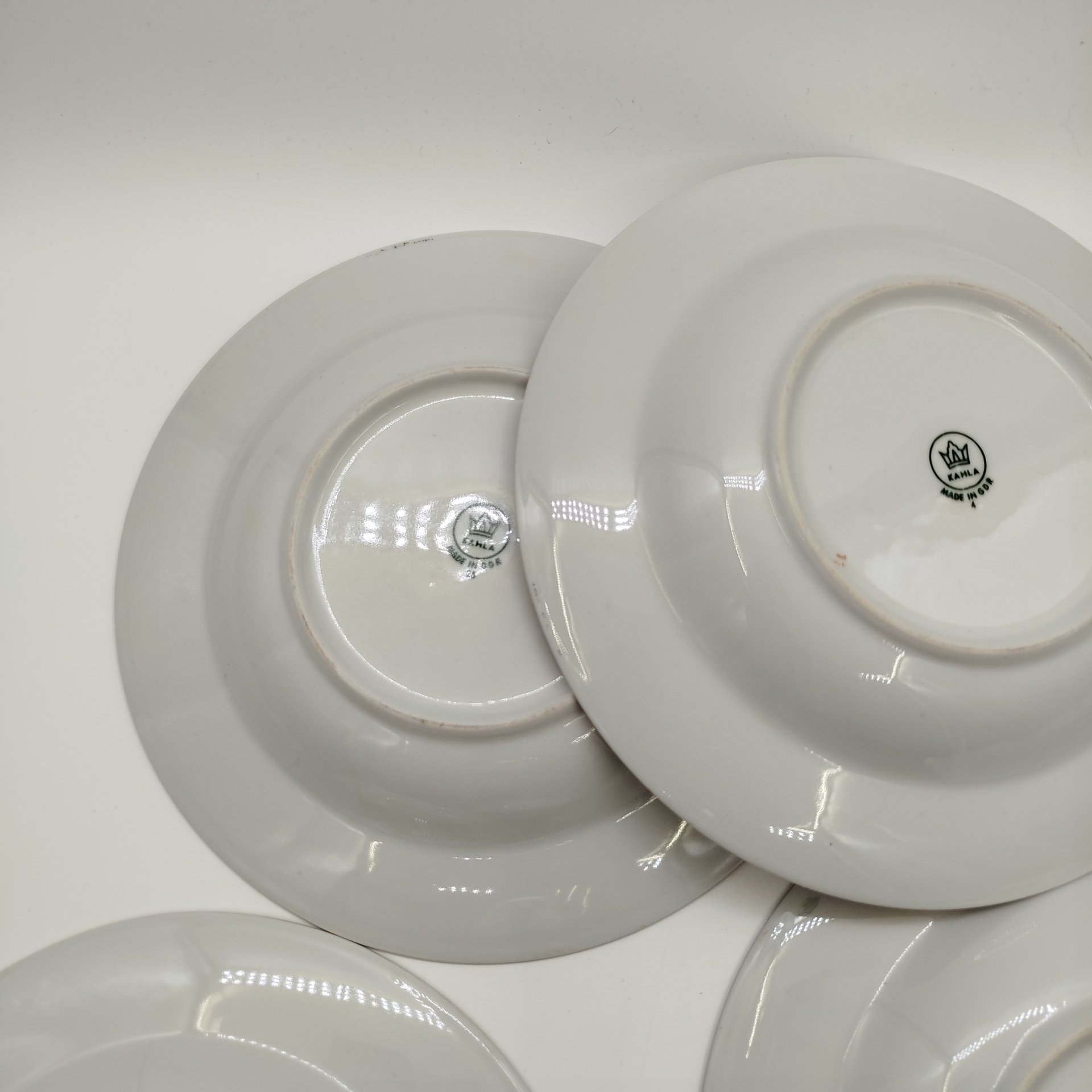 Набор из шести тарелок(пять суповых, одна десертная) из сервиза "Мадонна", фарфор, деколь, золочение, люстр, Kahla, СССР, 1968-1987 гг.