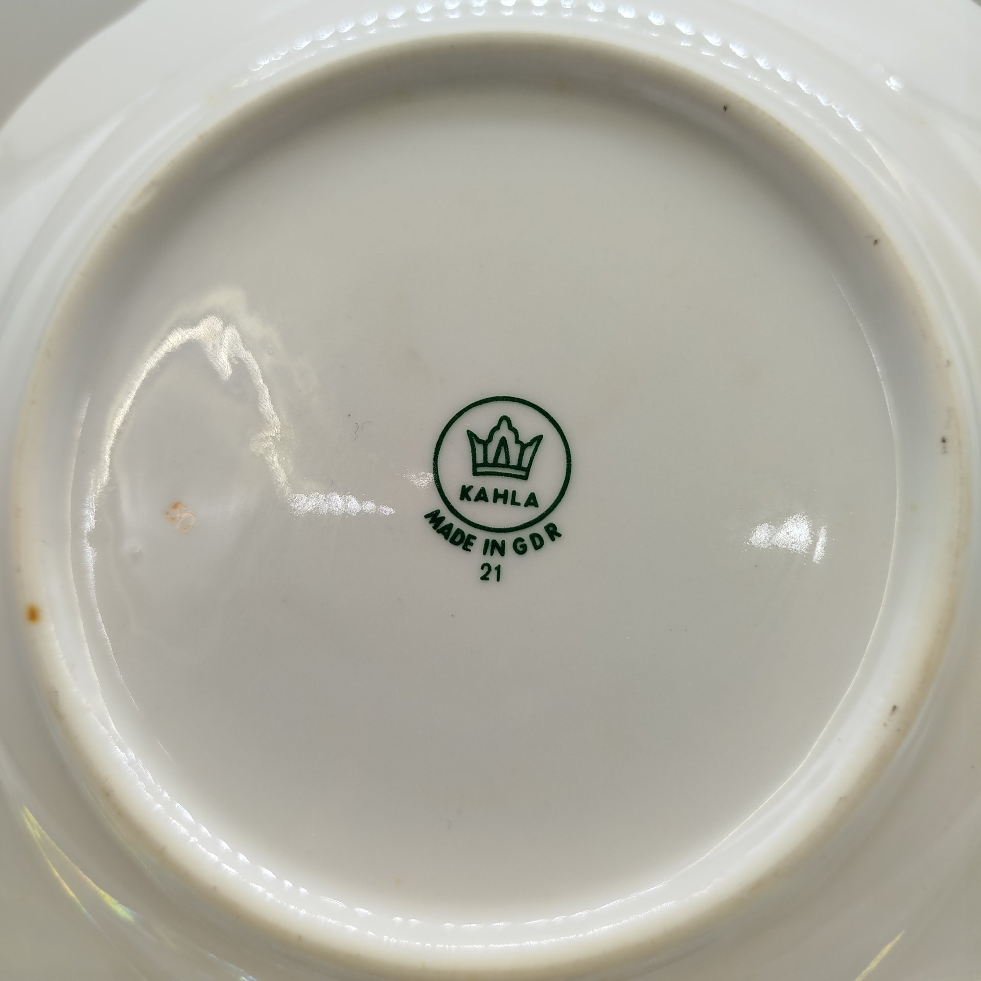 Набор из шести тарелок(пять суповых, одна десертная) из сервиза "Мадонна", фарфор, деколь, золочение, люстр, Kahla, СССР, 1968-1987 гг.