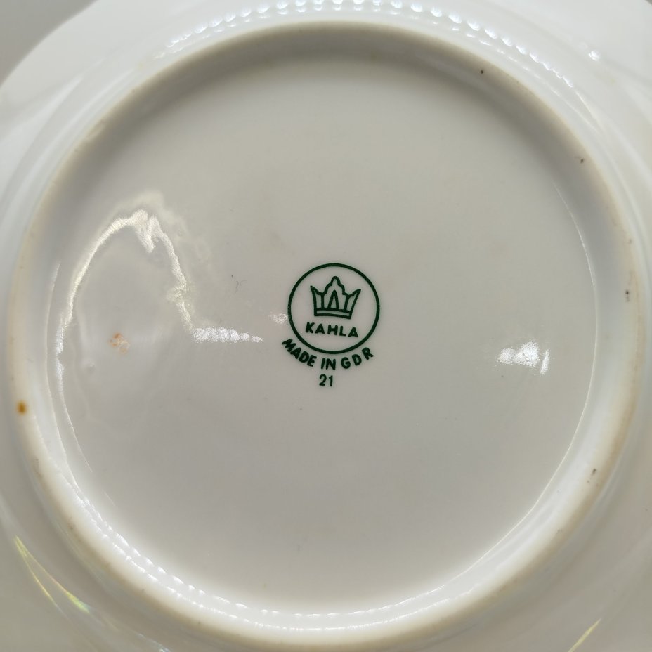 Набор из шести тарелок(пять суповых, одна десертная) из сервиза "Мадонна", фарфор, деколь, золочение, люстр, Kahla, ГДР, 1968-1987 гг.