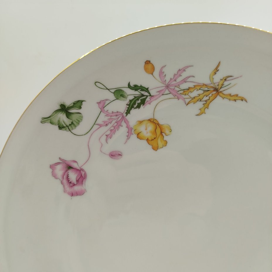 Блюдо округлой формы с растительным декором, фарфор, деколь, золочение, Concordia Lesov, Чехословакия, 1970-1991 гг.