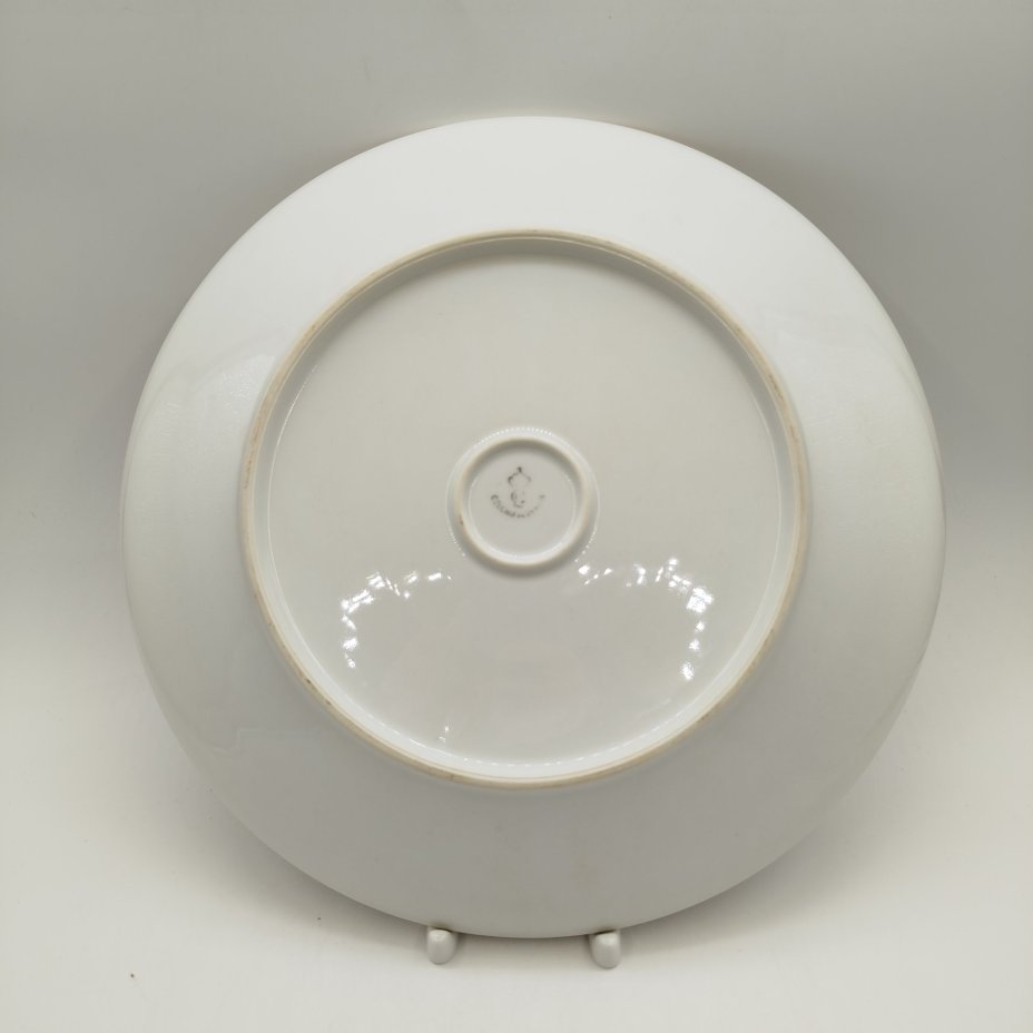 Блюдо округлой формы с растительным декором, фарфор, деколь, золочение, Concordia Lesov, Чехословакия, 1970-1991 гг.